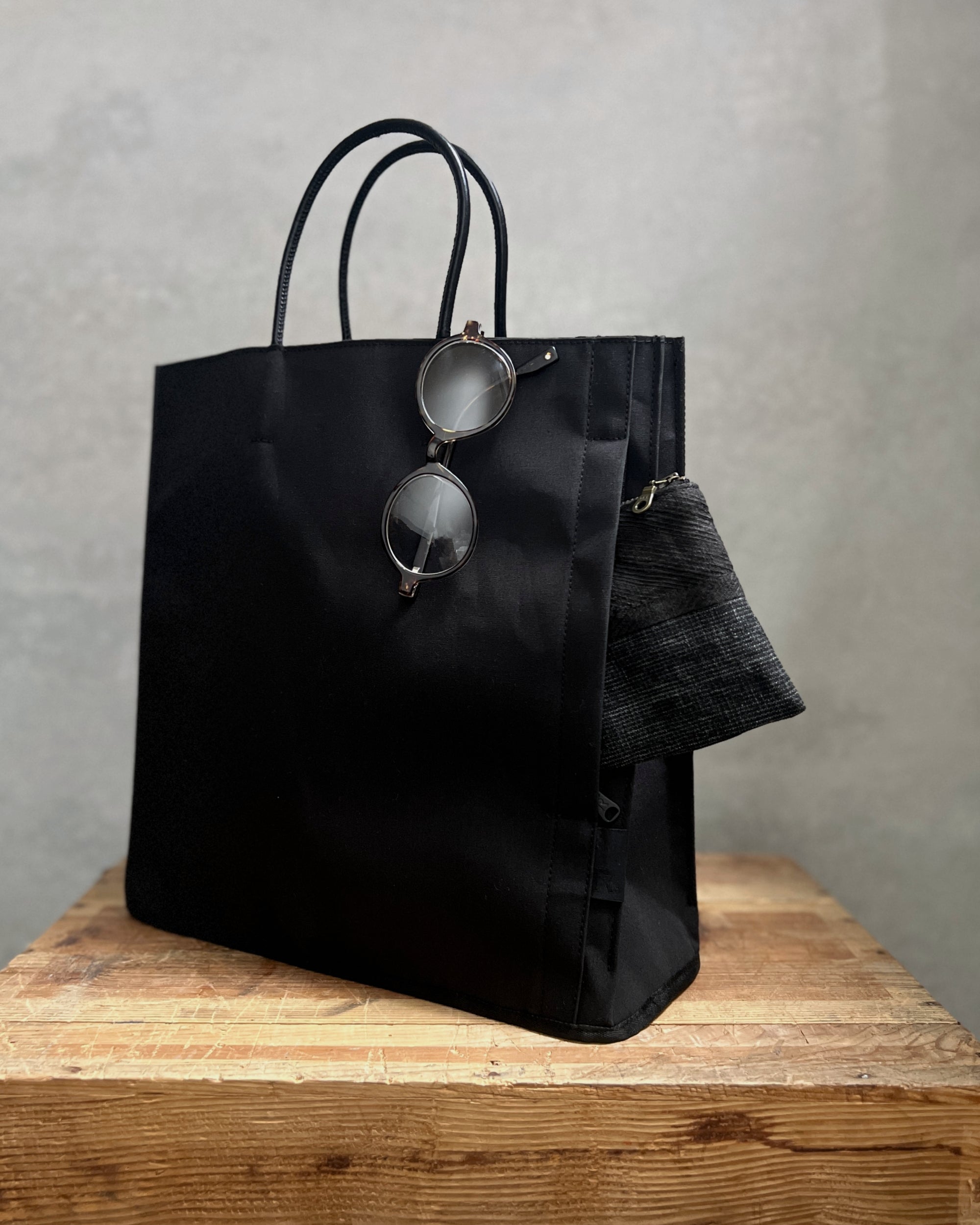 Rootote : tofu tote in carbon