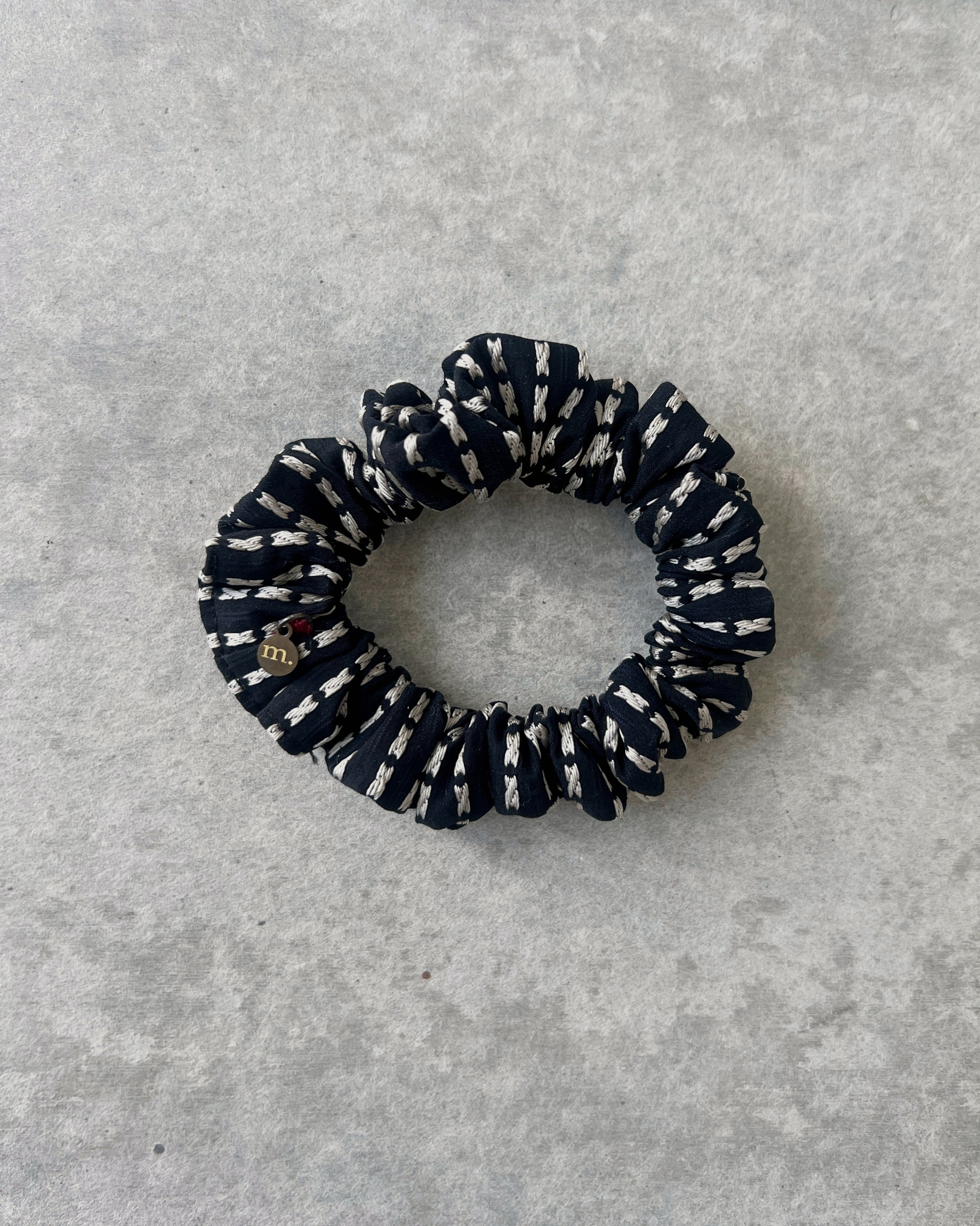 'm' for the maker : mini dash scrunchie