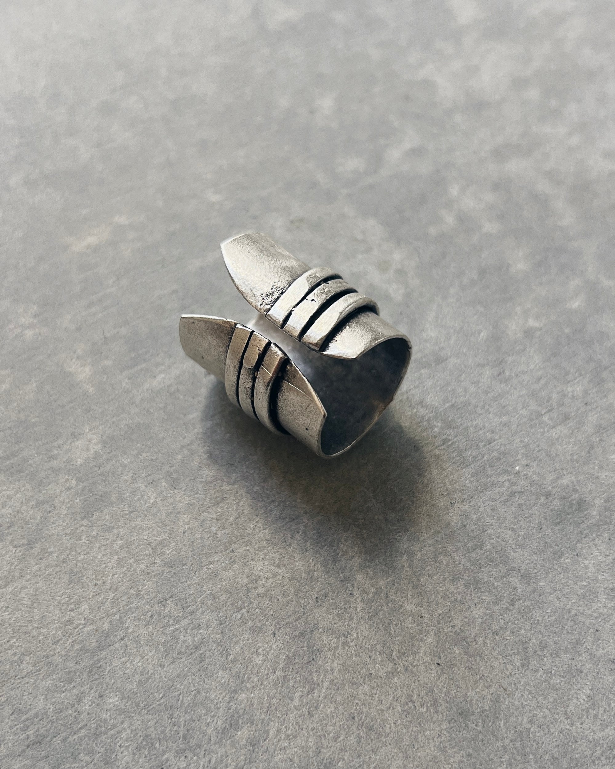 Gülşah Özçelik : silver striation ring