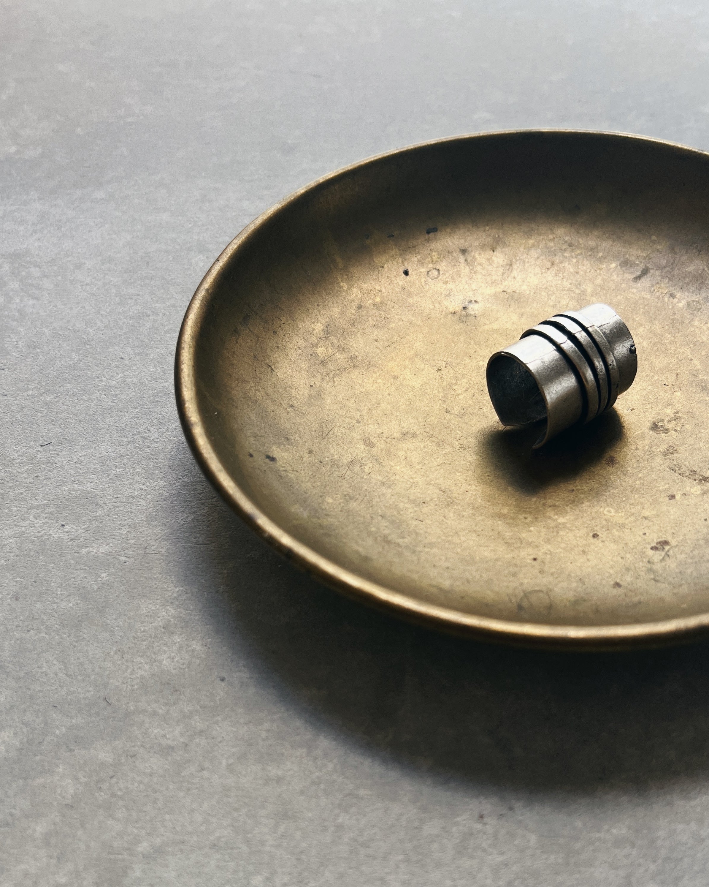 Gülşah Özçelik : silver striation ring