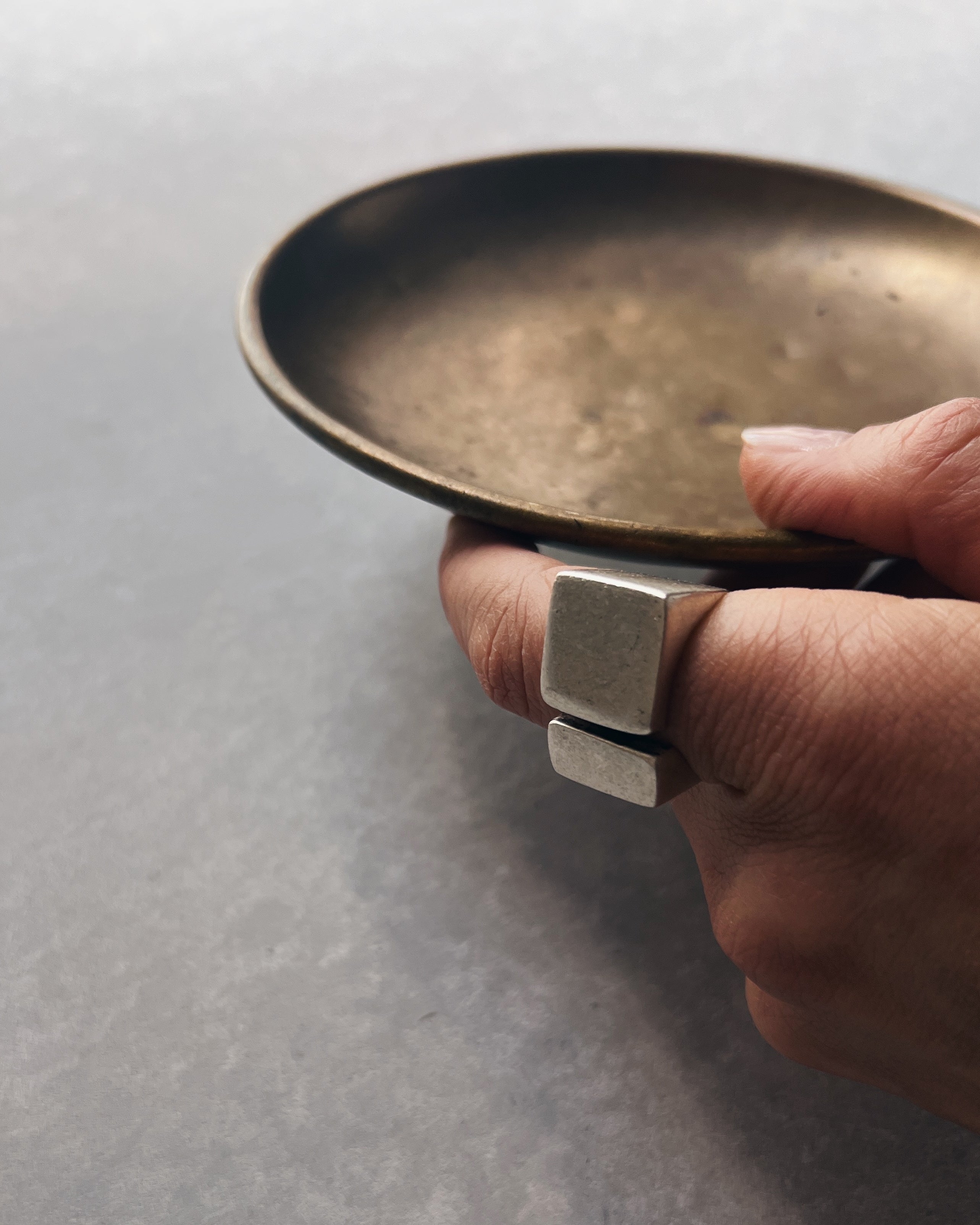Gülşah Özçelik : adjustable silver aperture ring