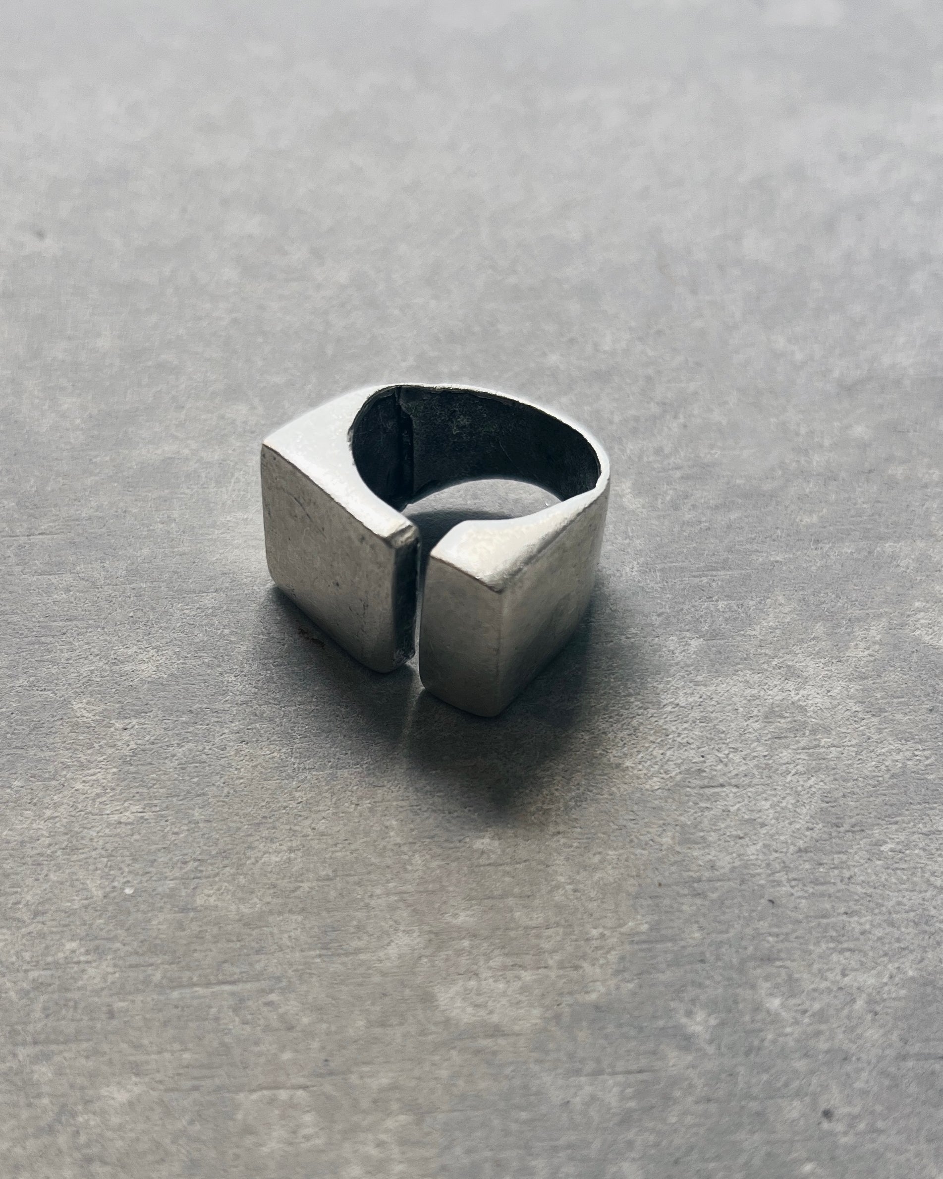 Gülşah Özçelik : adjustable silver aperture ring