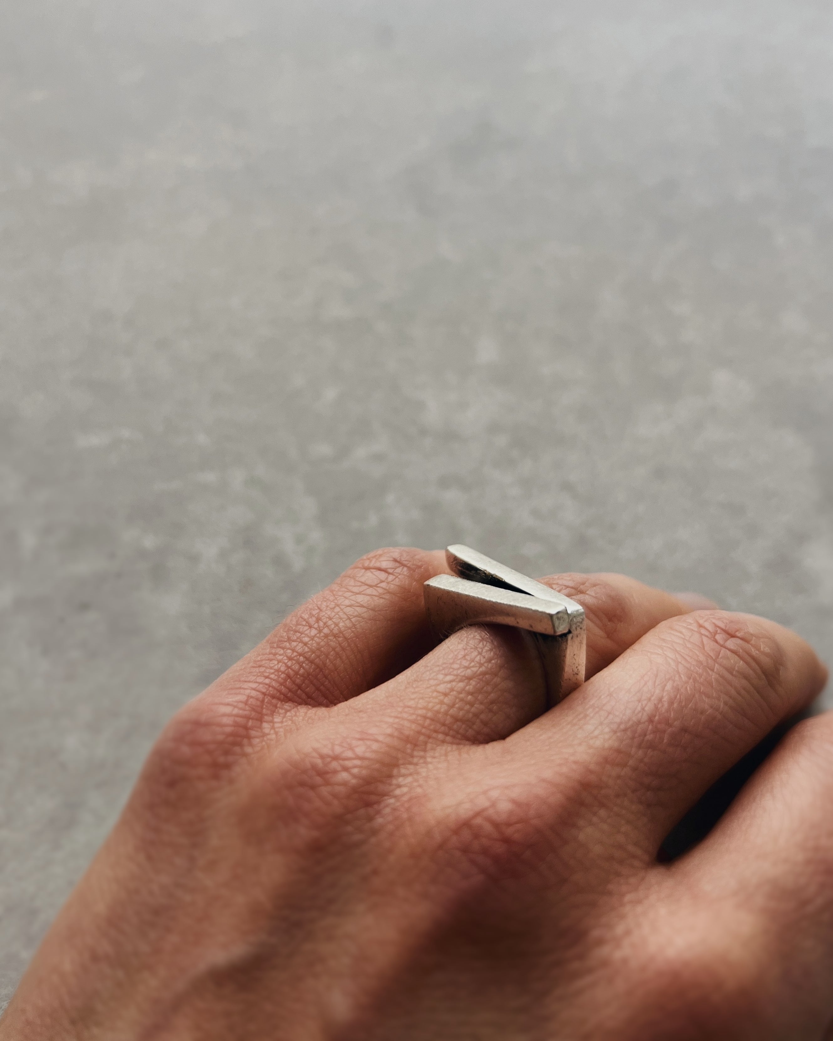 Gülşah Özçelik : adjustable silver bar ring