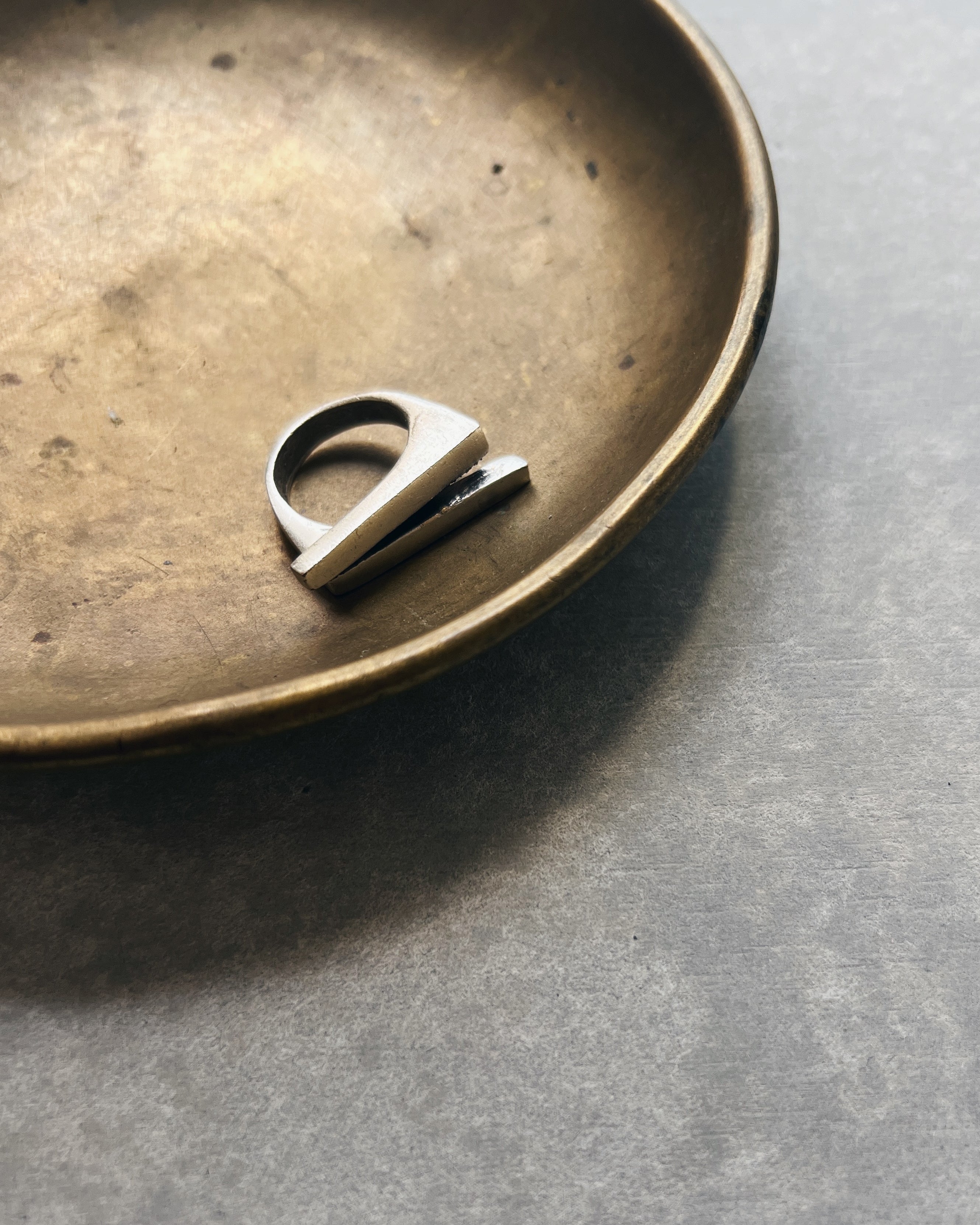 Gülşah Özçelik : adjustable silver bar ring
