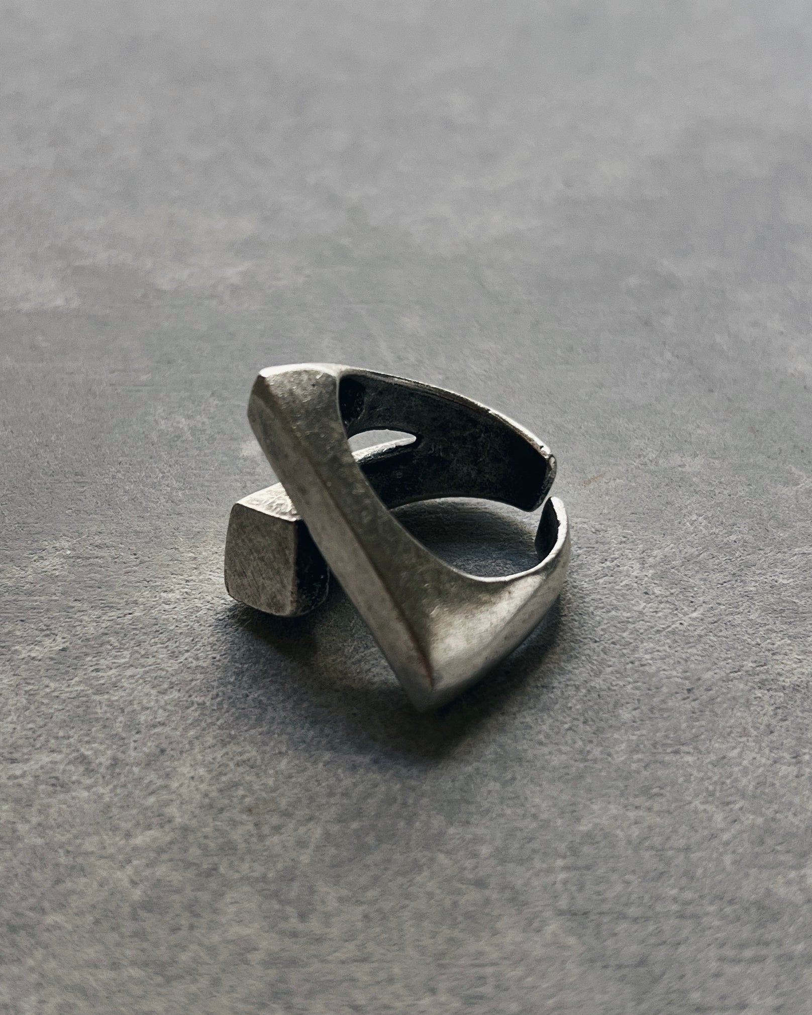 Gülşah Özçelik : adjustable silver abstract ring