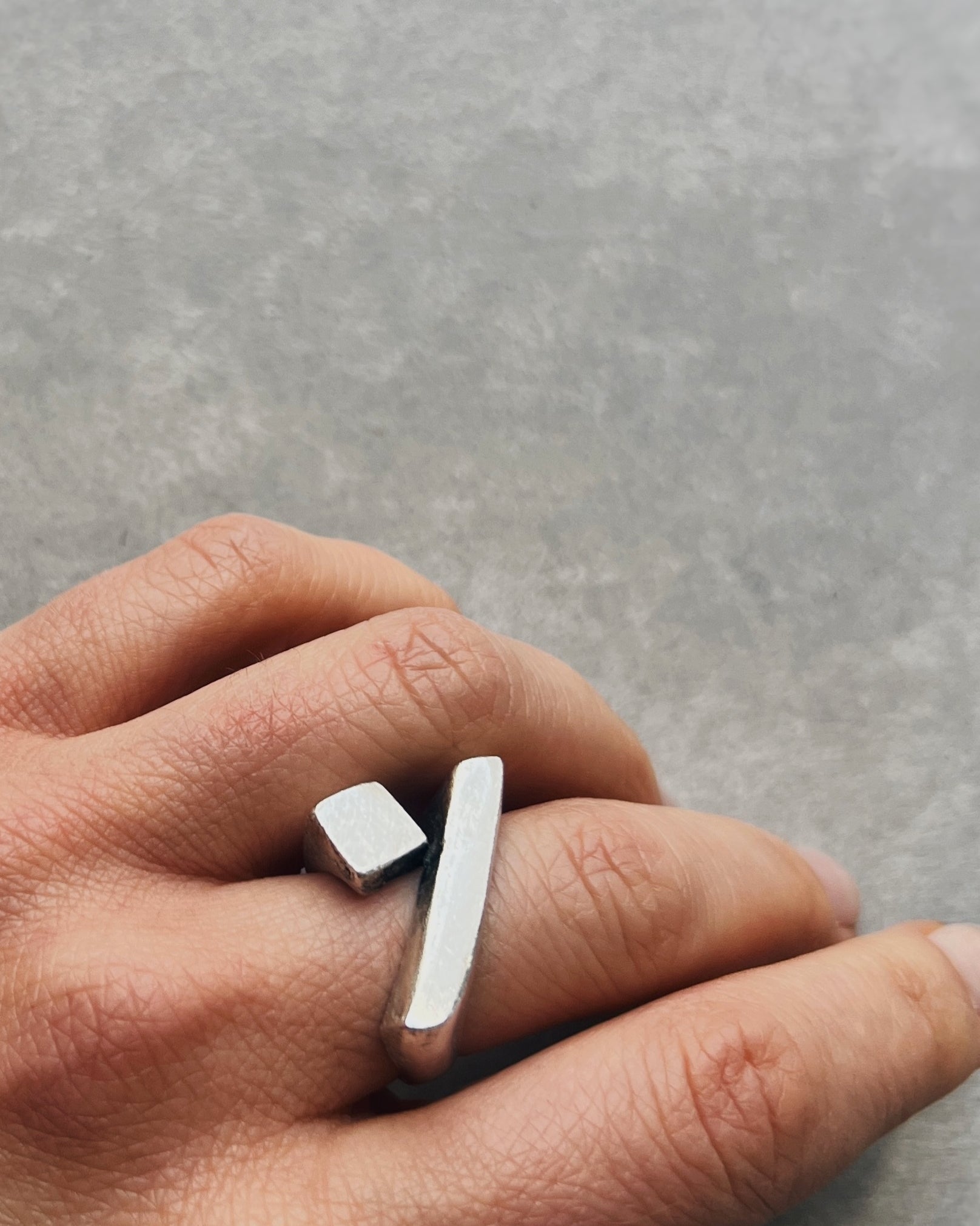 Gülşah Özçelik : adjustable silver abstract ring