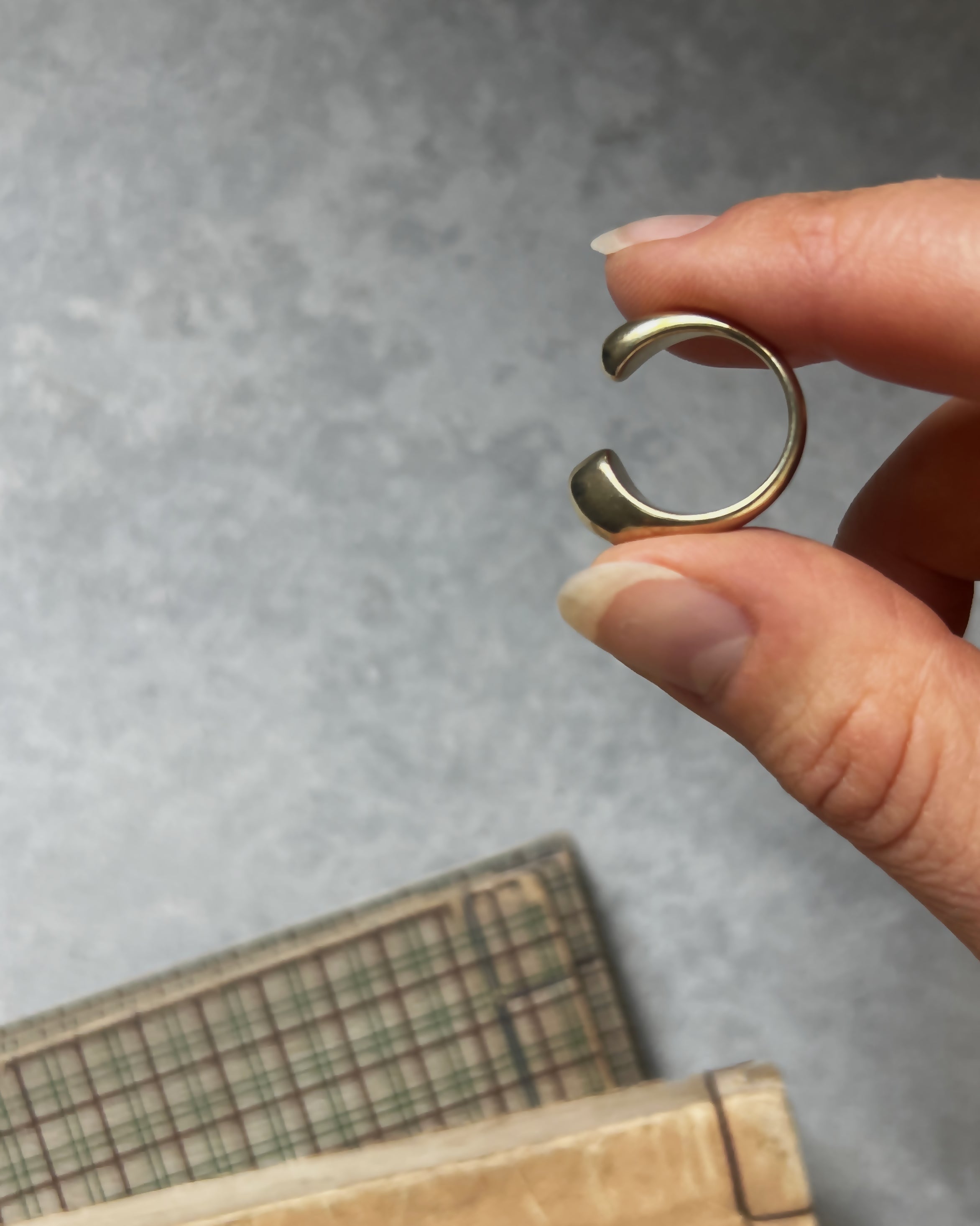 stacey vickery : adjustable brass ring