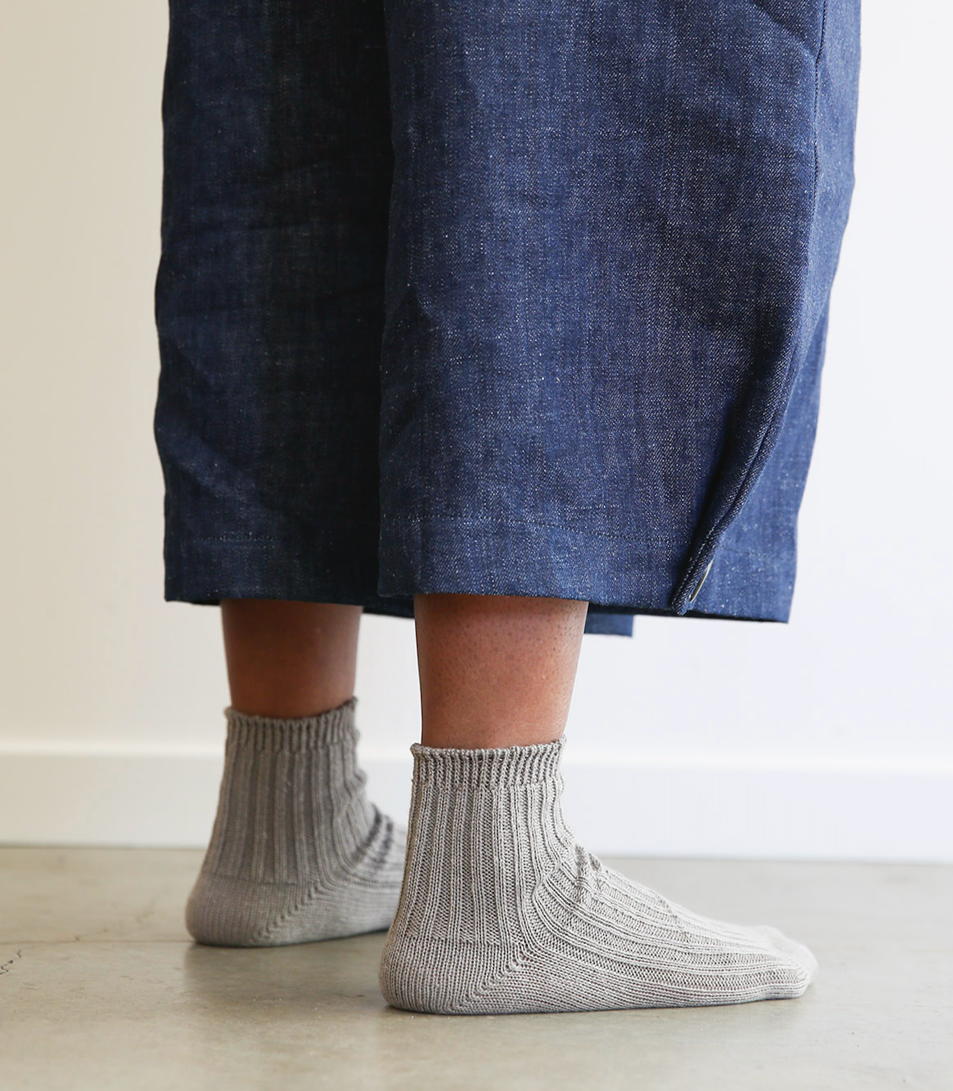 nishiguchi kutsushita : praha linen ribbed socks