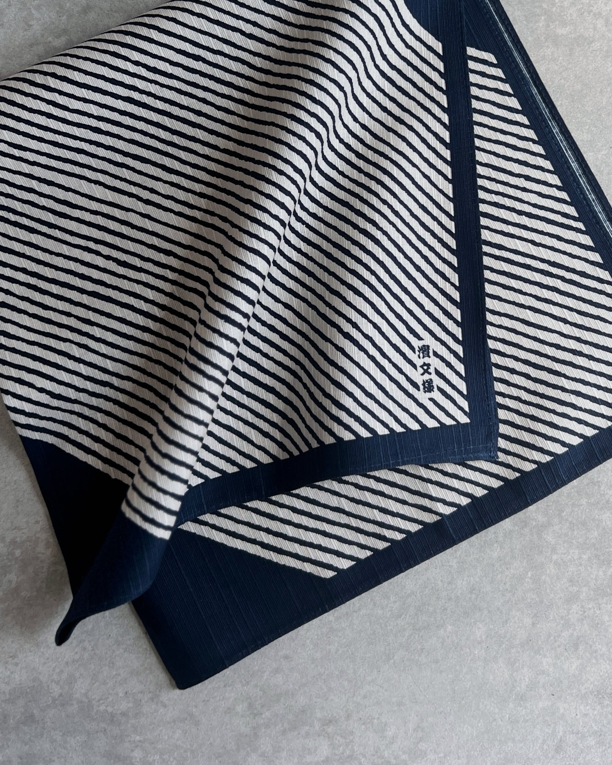 Hamamonyo : cotton striped cloth