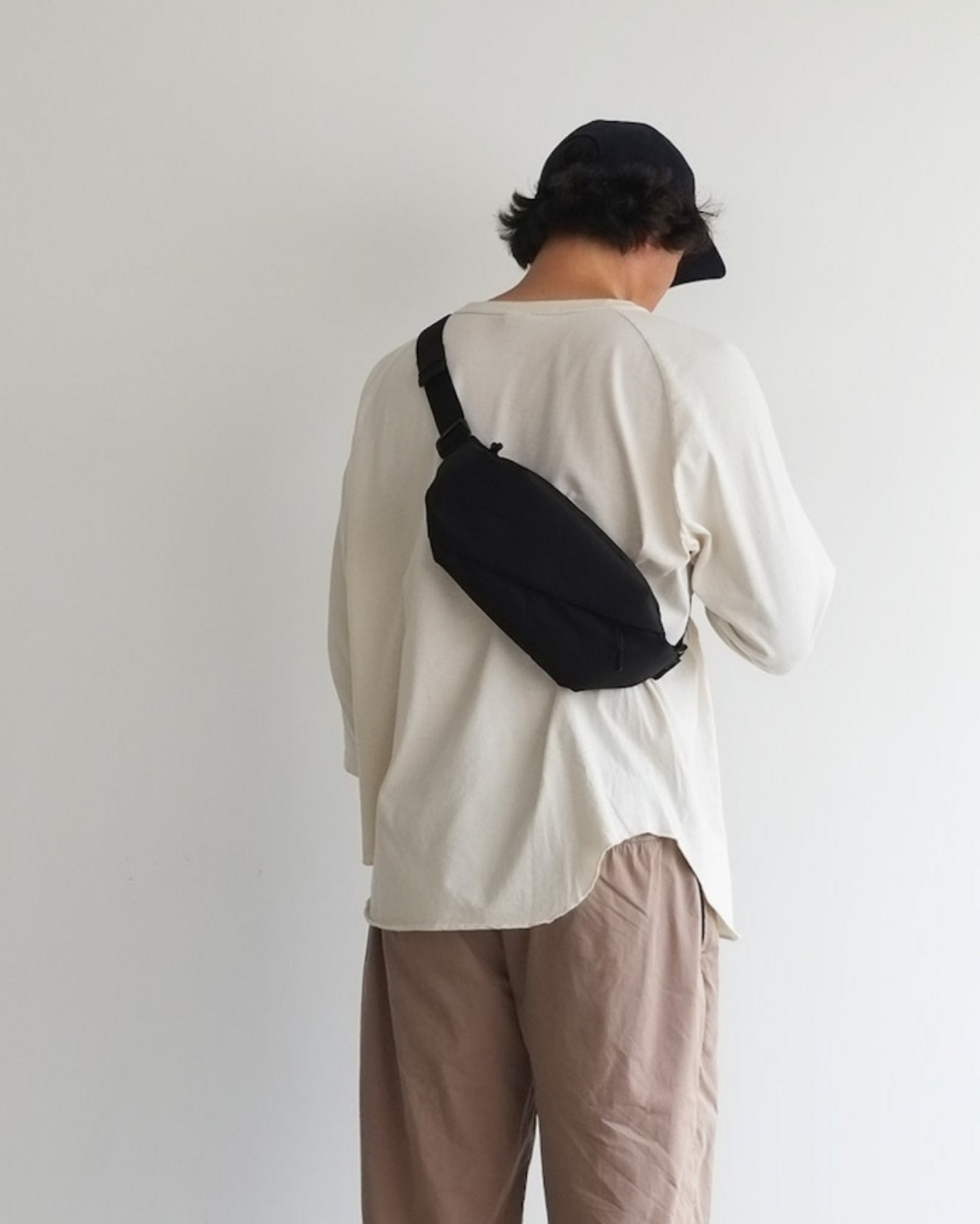 NoiR : flask shoulder bag