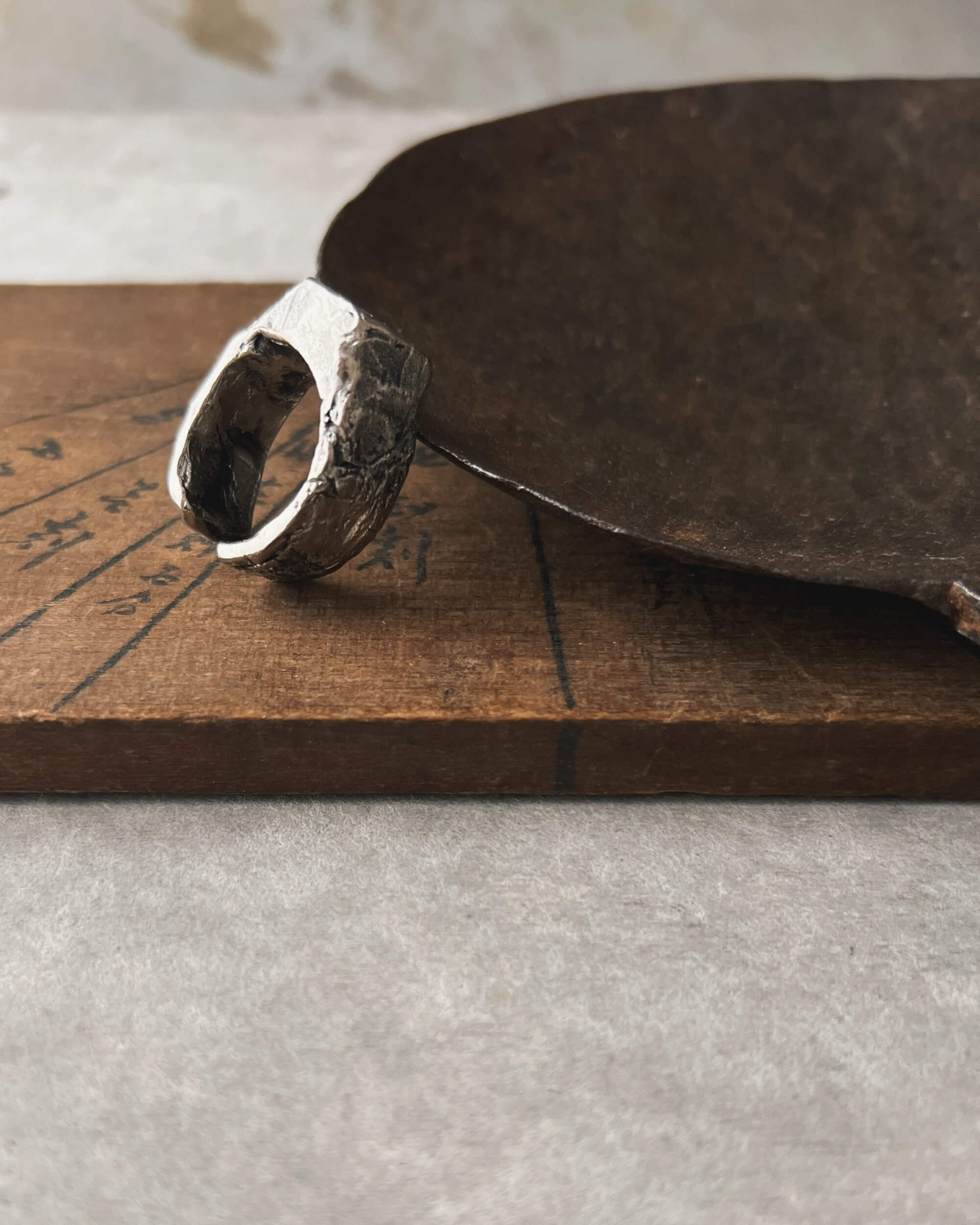 elassaad : signet ring