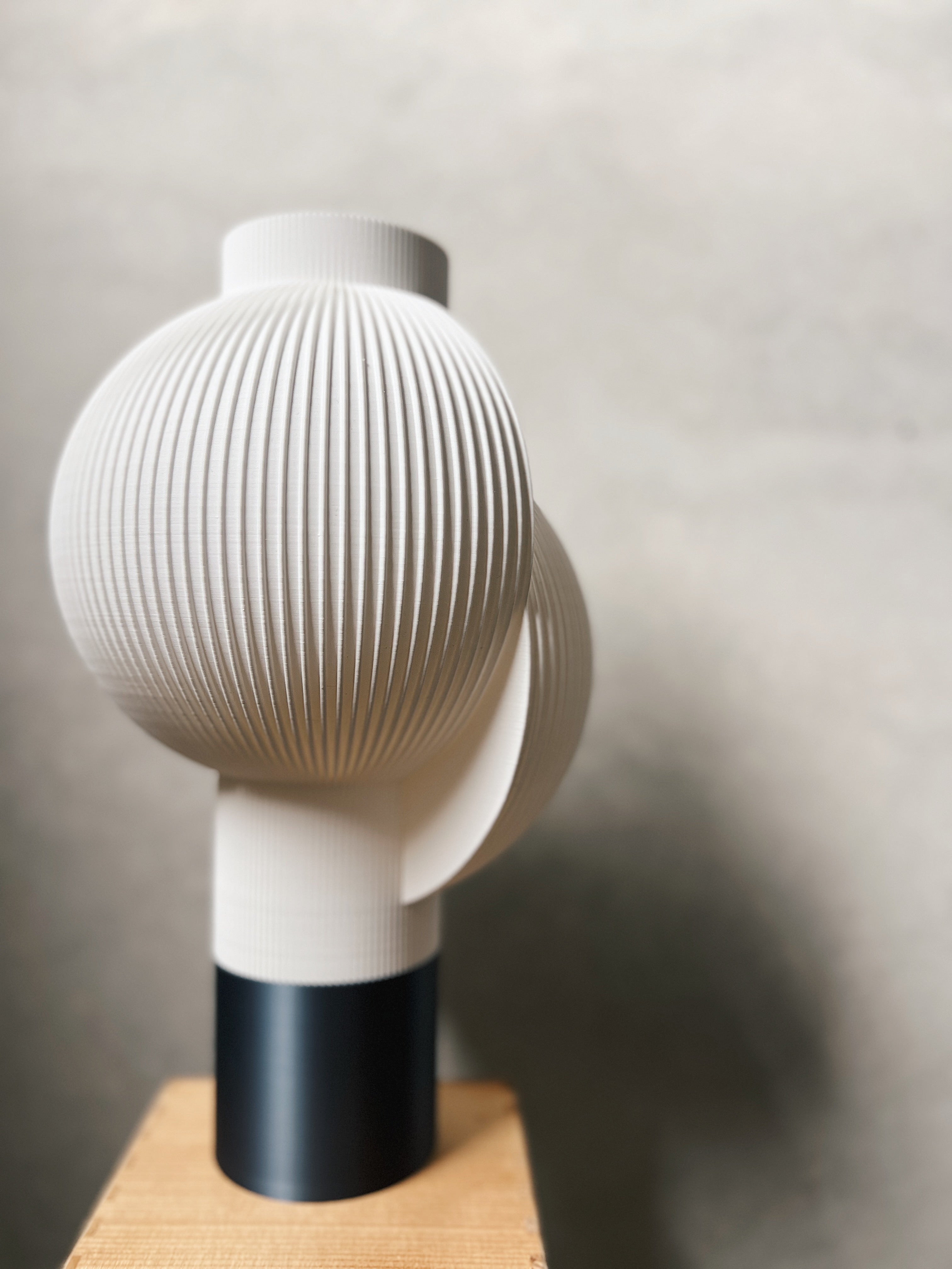 elementa : eclipse table lamp