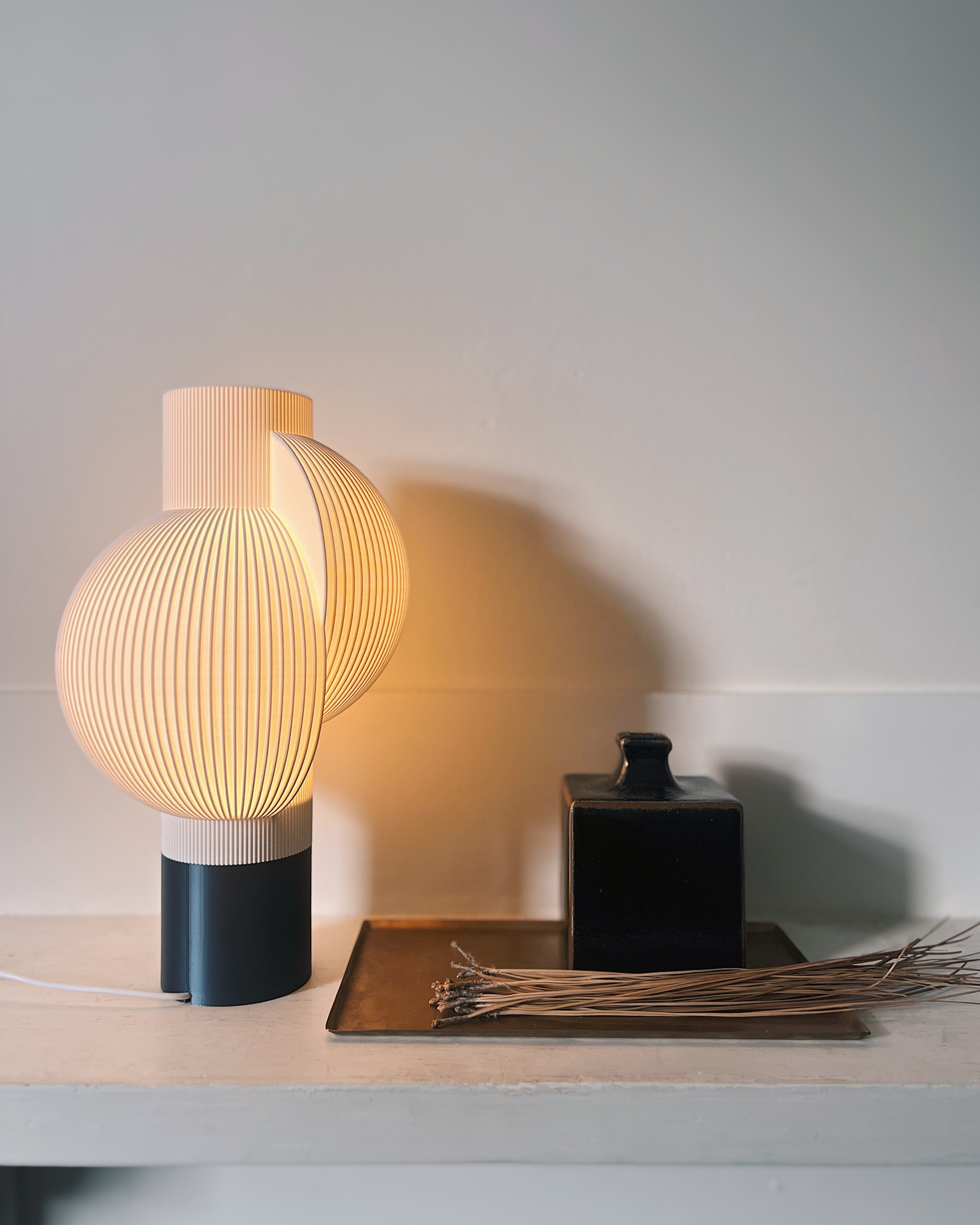 elementa : eclipse table lamp