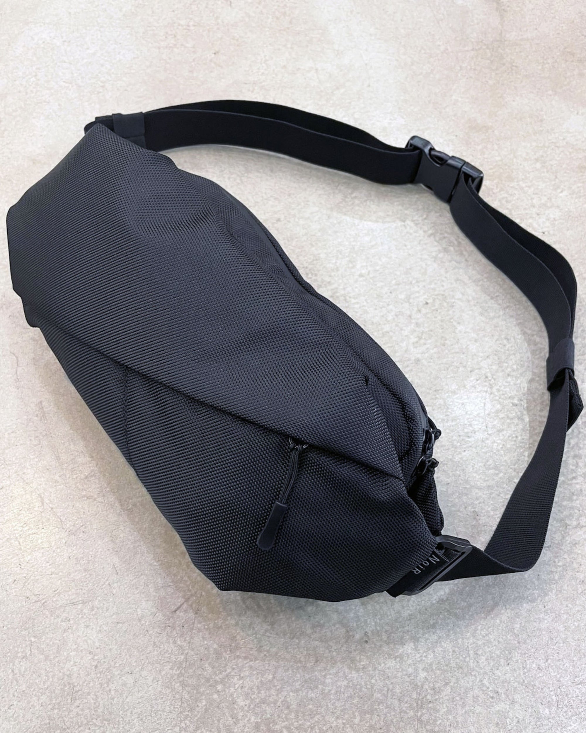NoiR : flask shoulder bag