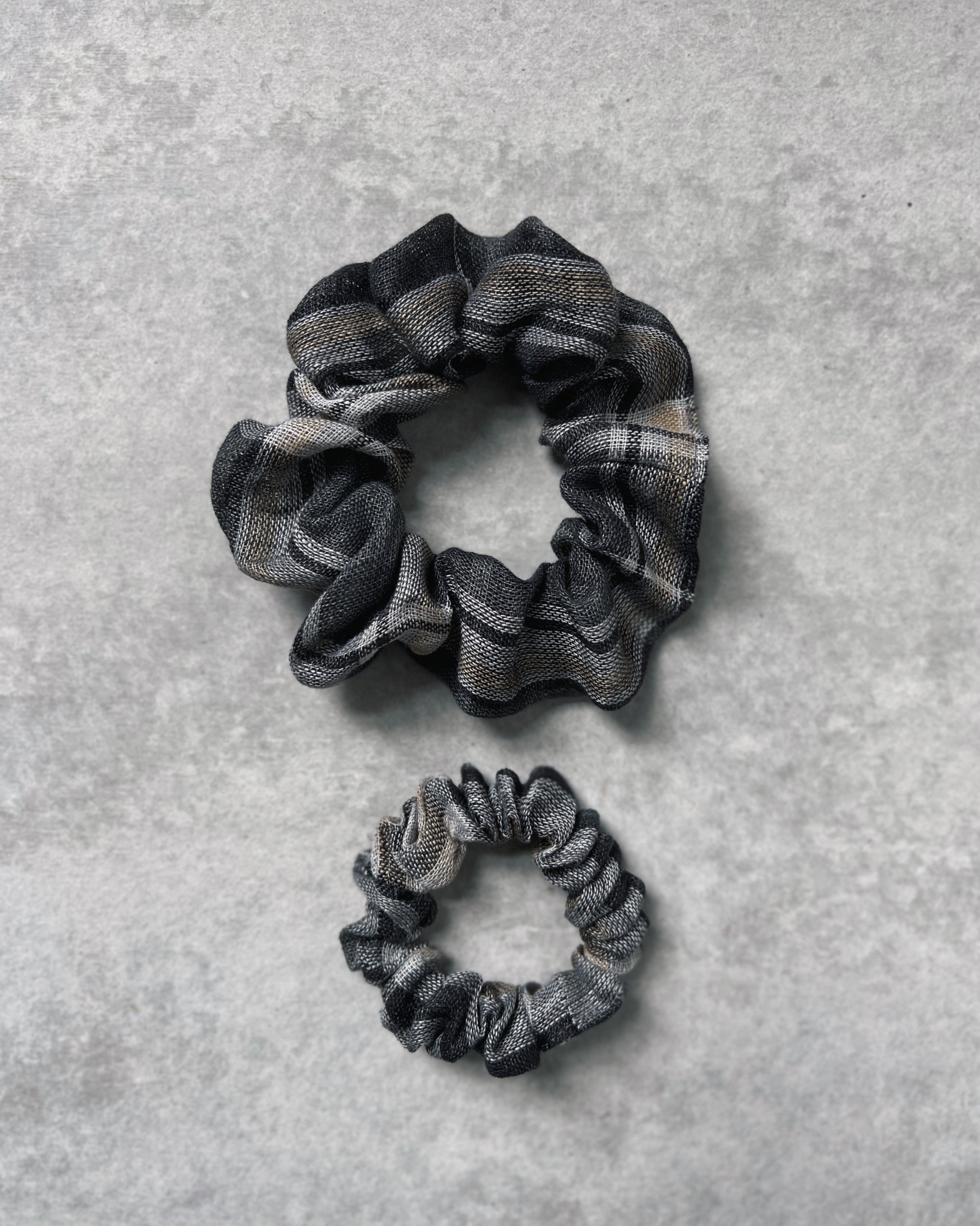 'm' for the maker : plaid linen scrunchie