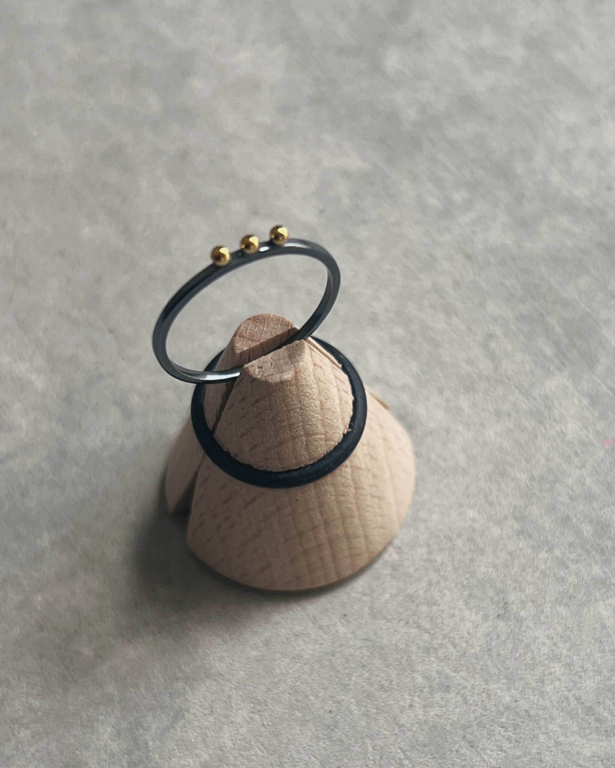 nina designs : oxidised bead ring