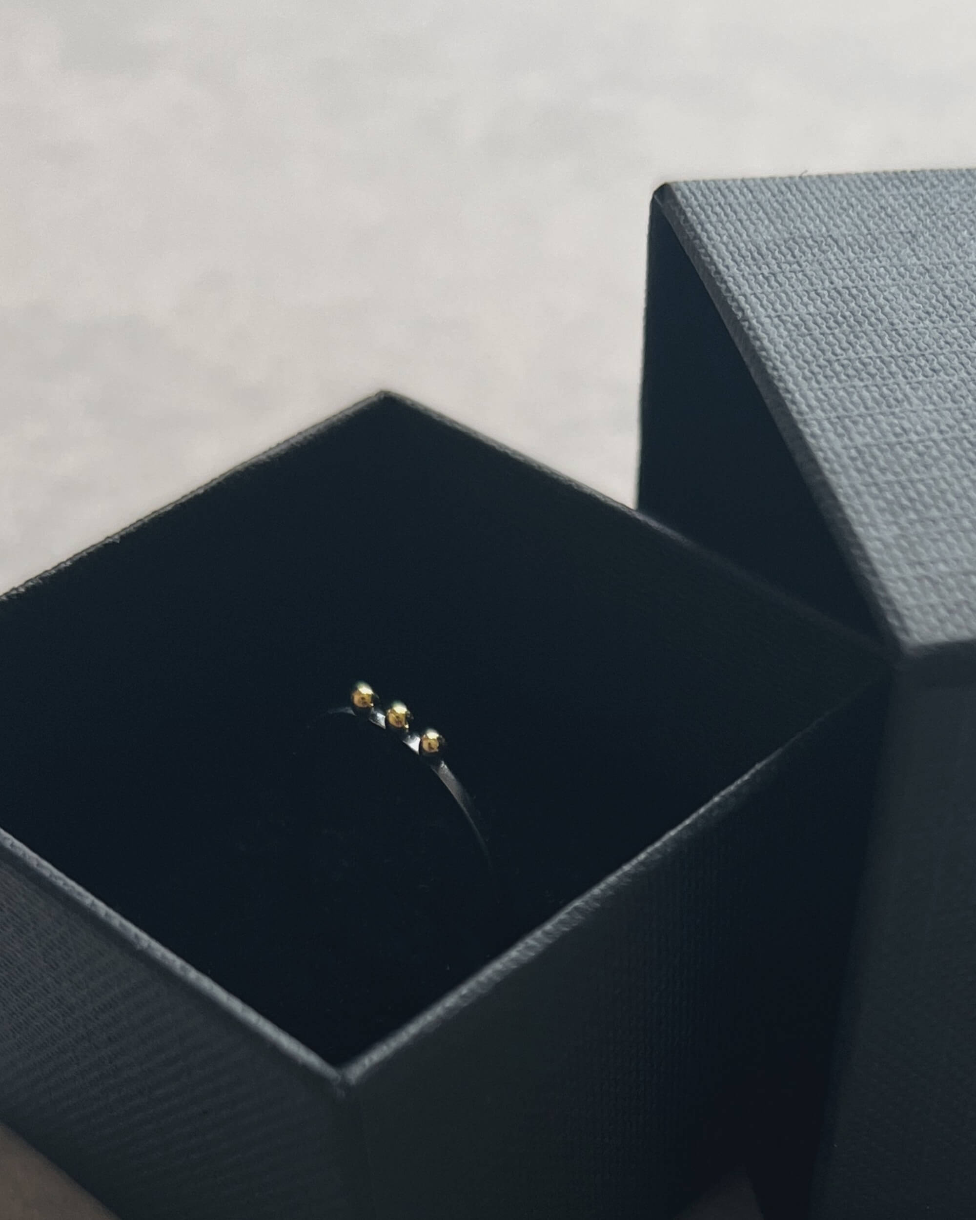 nina designs : oxidised bead ring