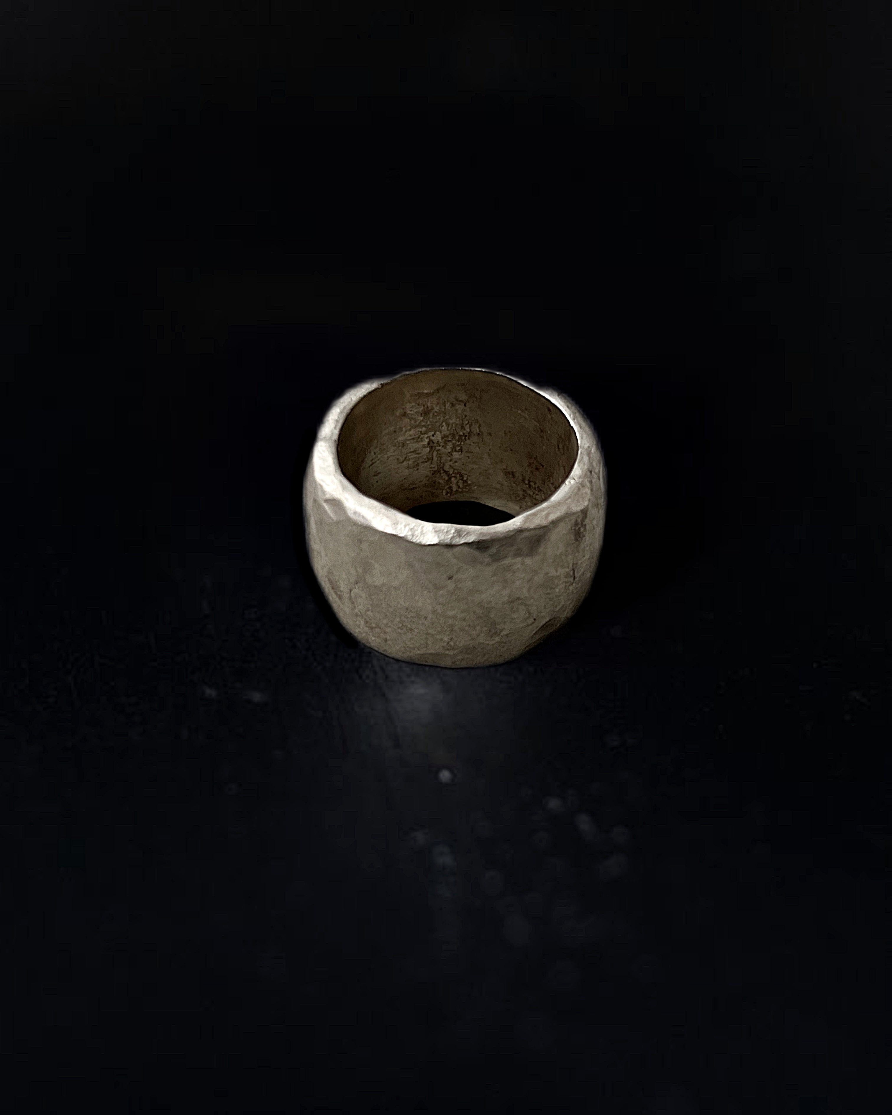 Ewa : the forgotten ring