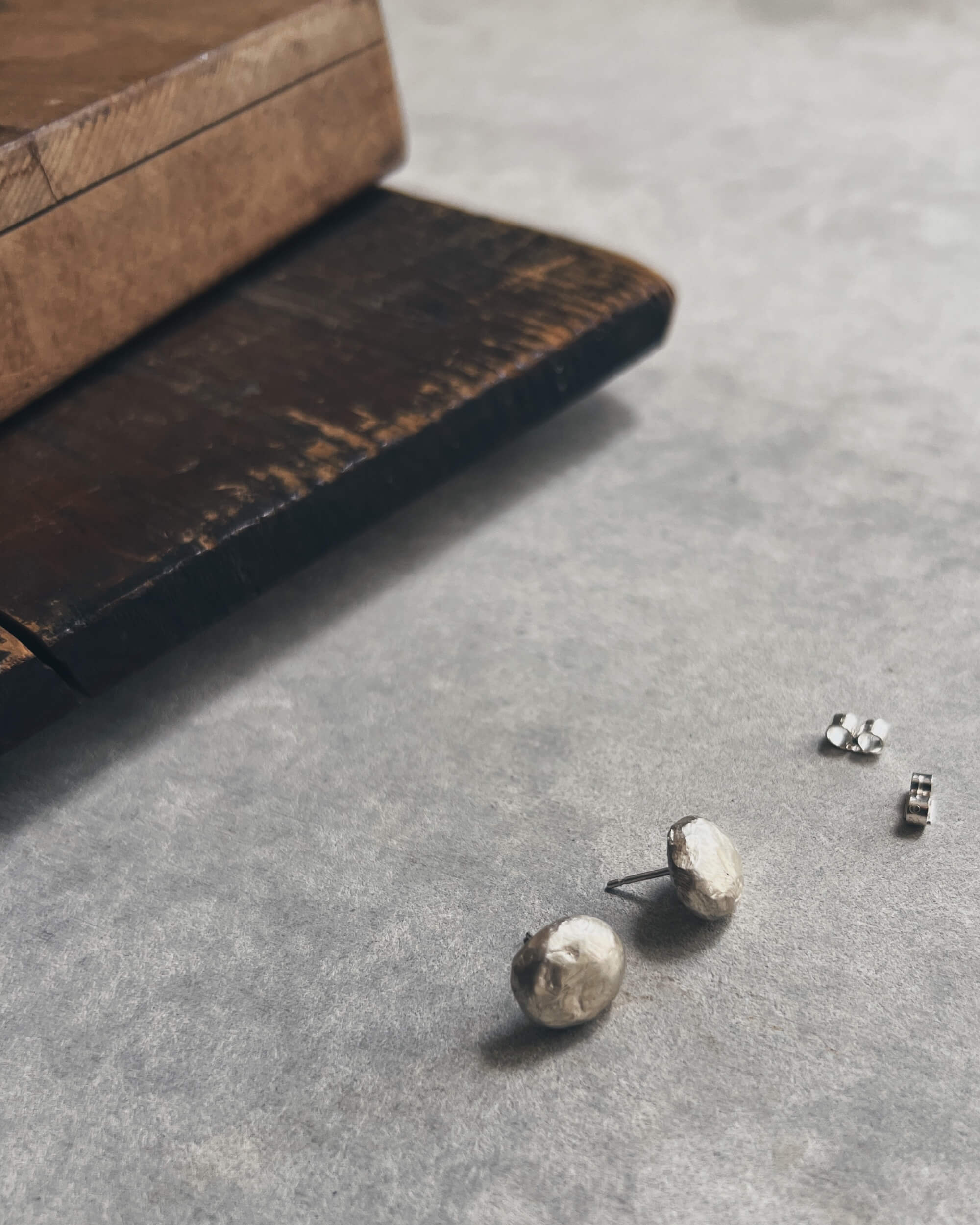 steamylab : faceted silver stud earrings
