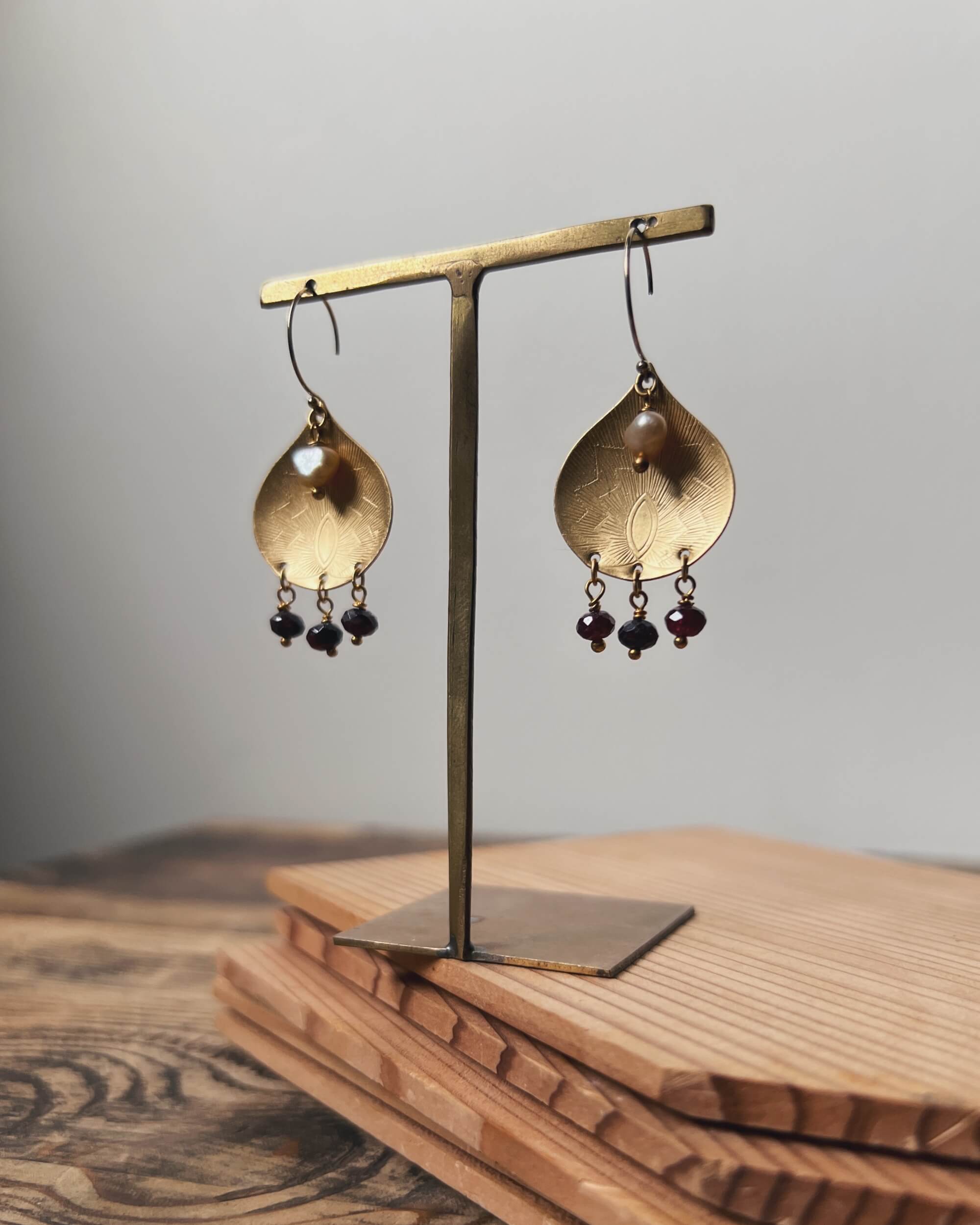 trollbinde : garnet lotus pool earrings