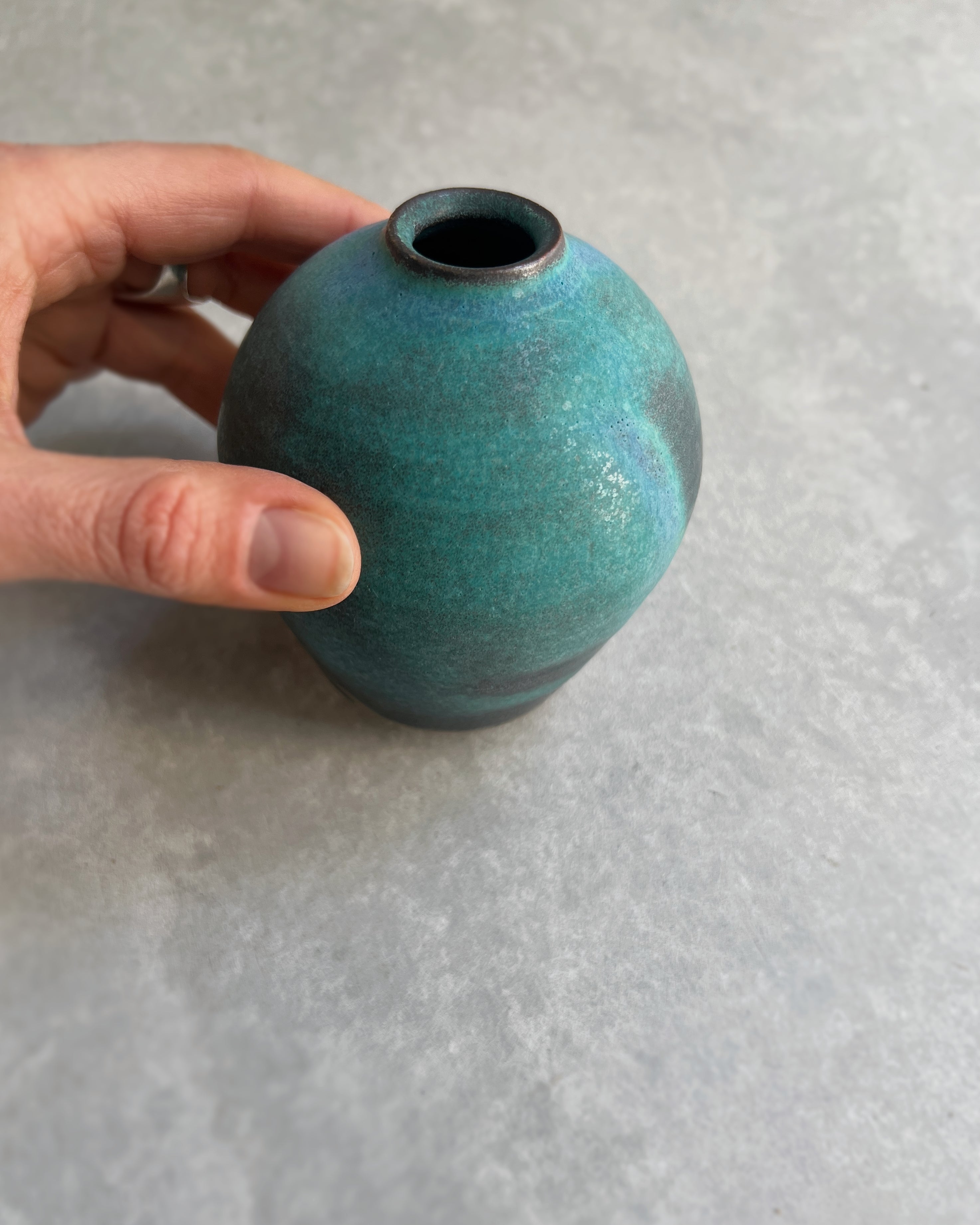 wakasama : ceramic vase