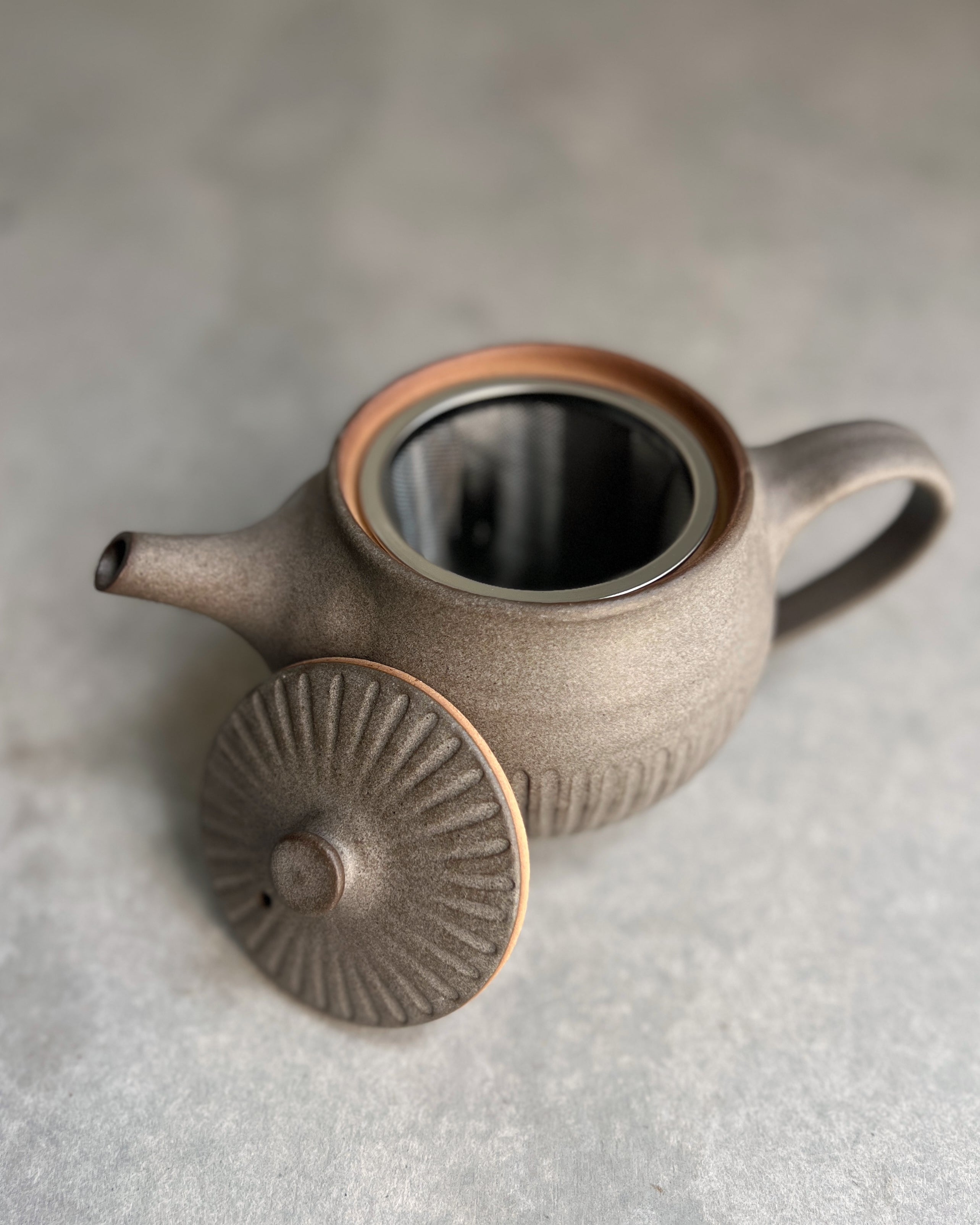 wakasama : small ceramic tea pot