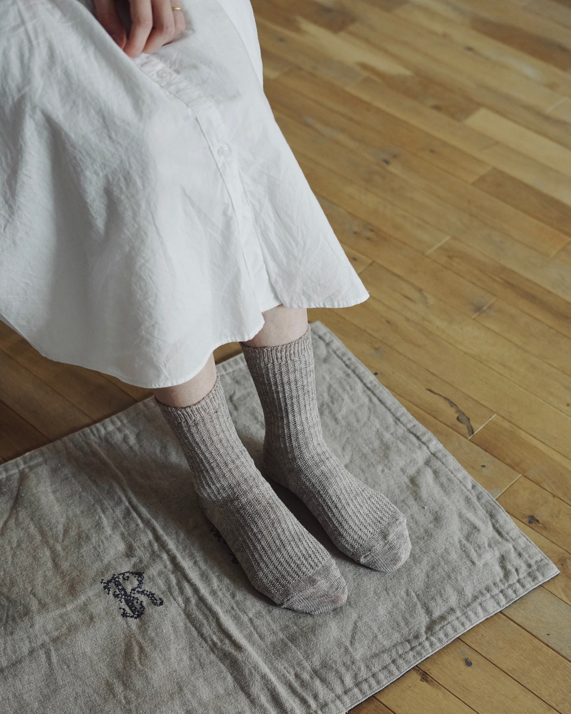 memeri : linen ribbed socks