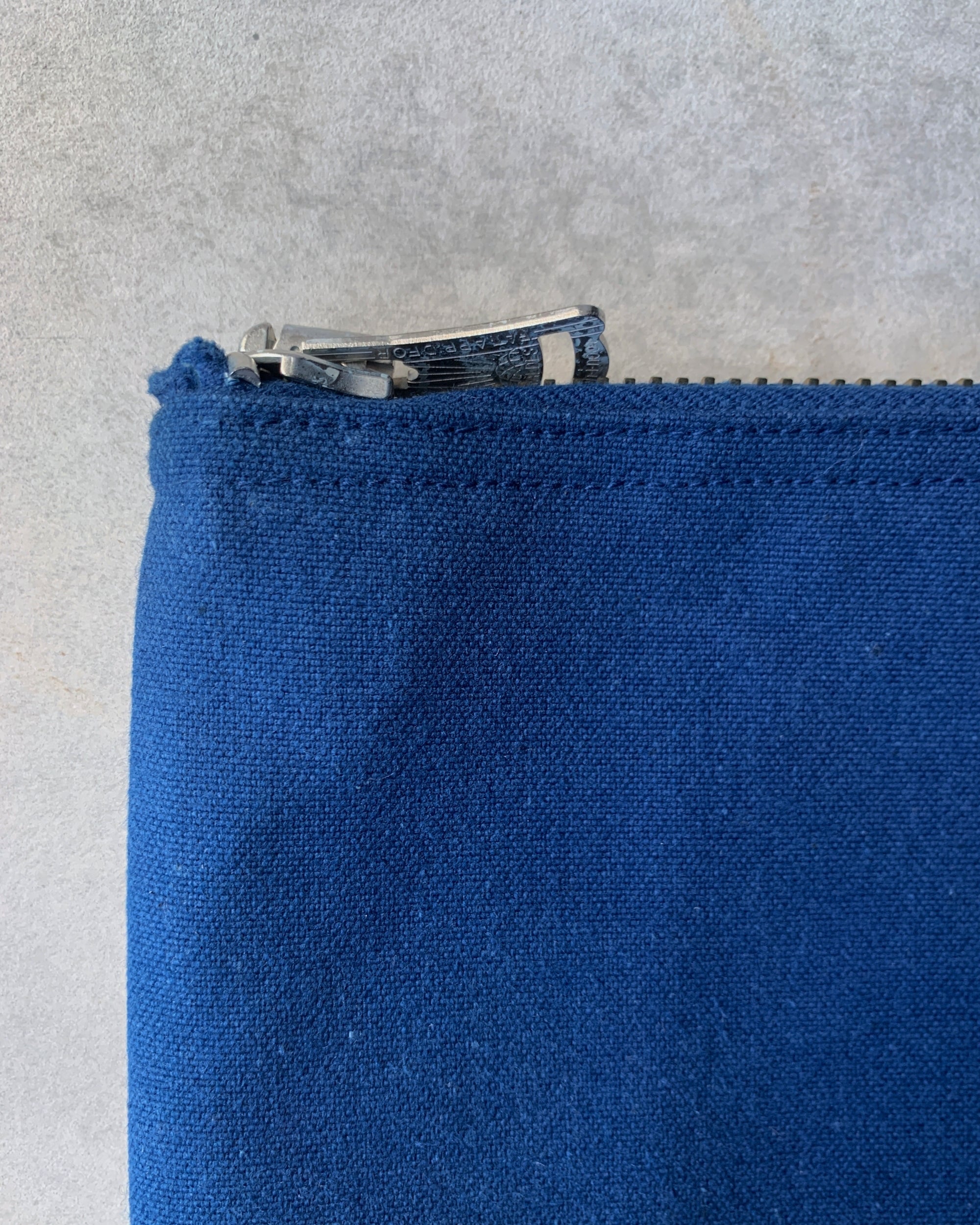 buaisou : indigo canvas pouch