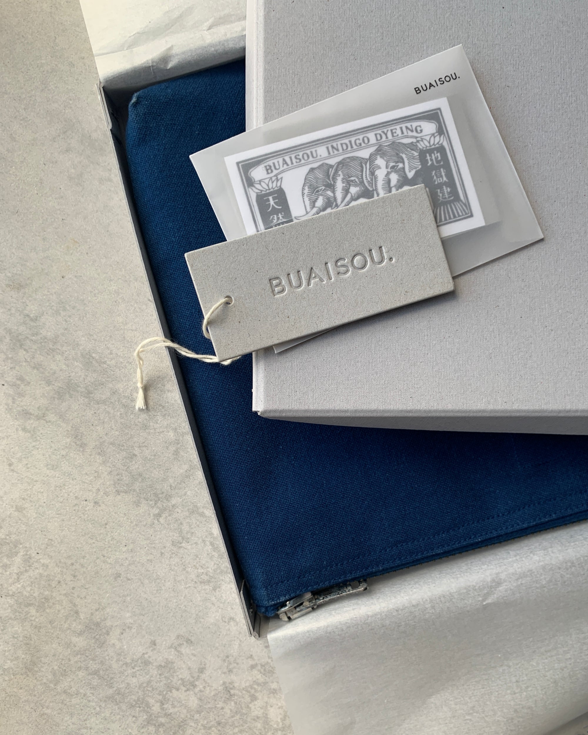 buaisou : indigo canvas pouch