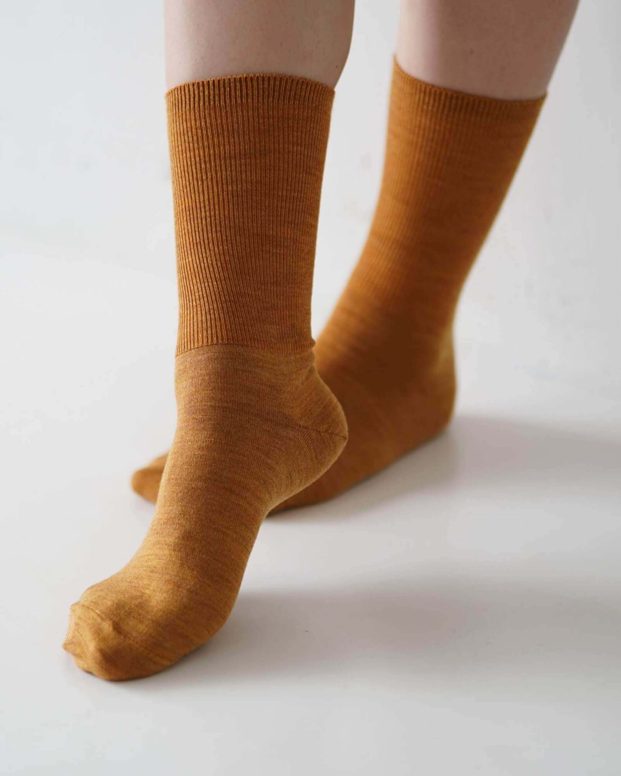hakne : merino wool ribbed socks