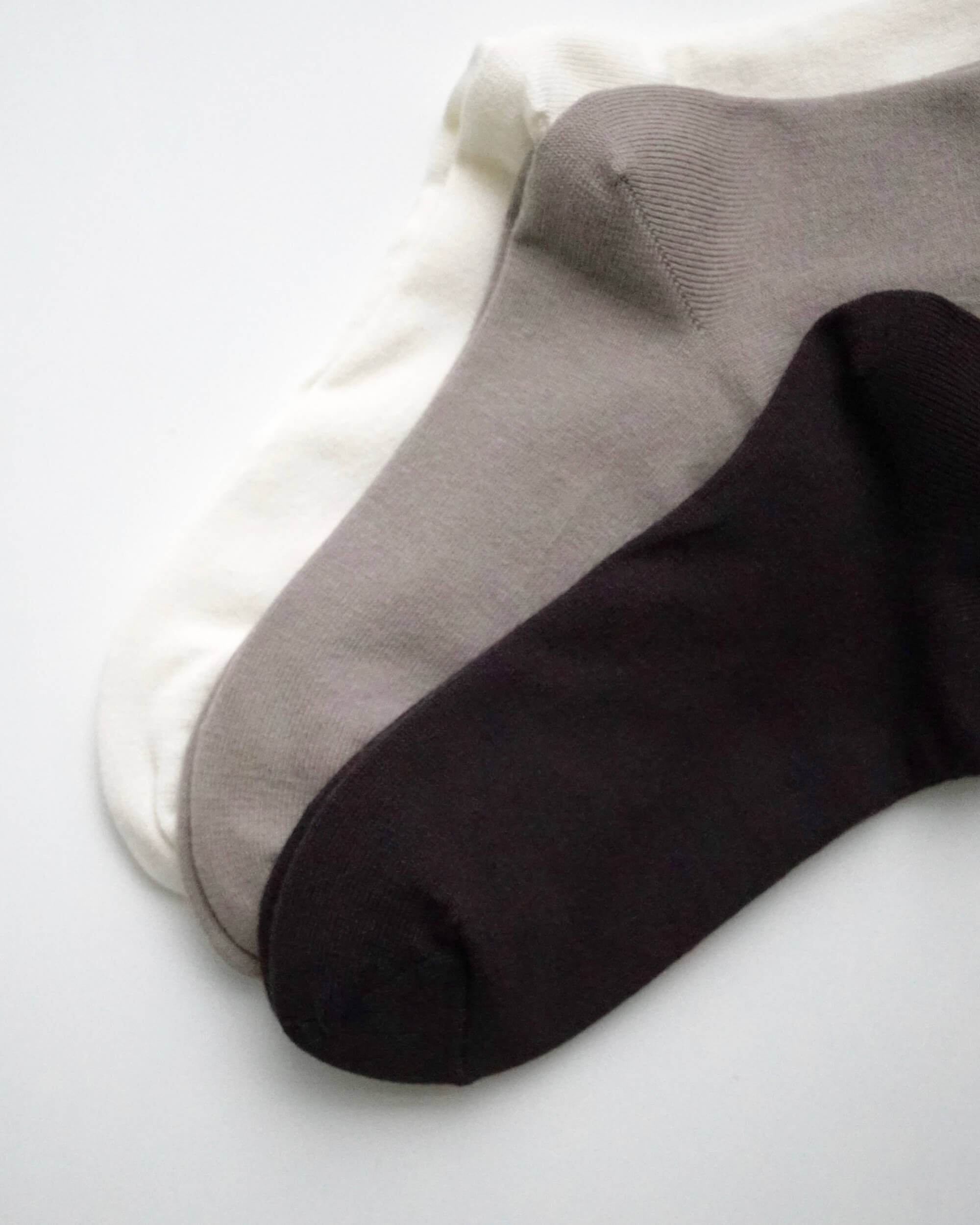 hakne : silk cotton double faced socks