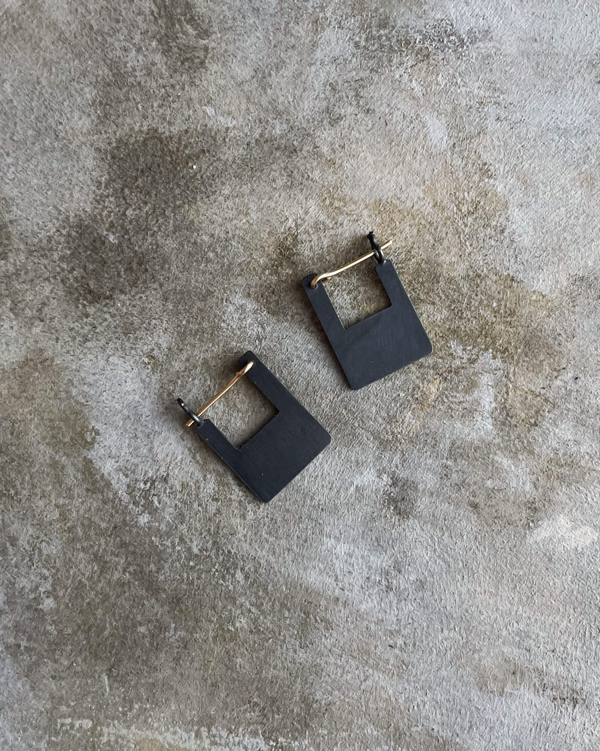 kaoru rogers : small shikaku square earrings