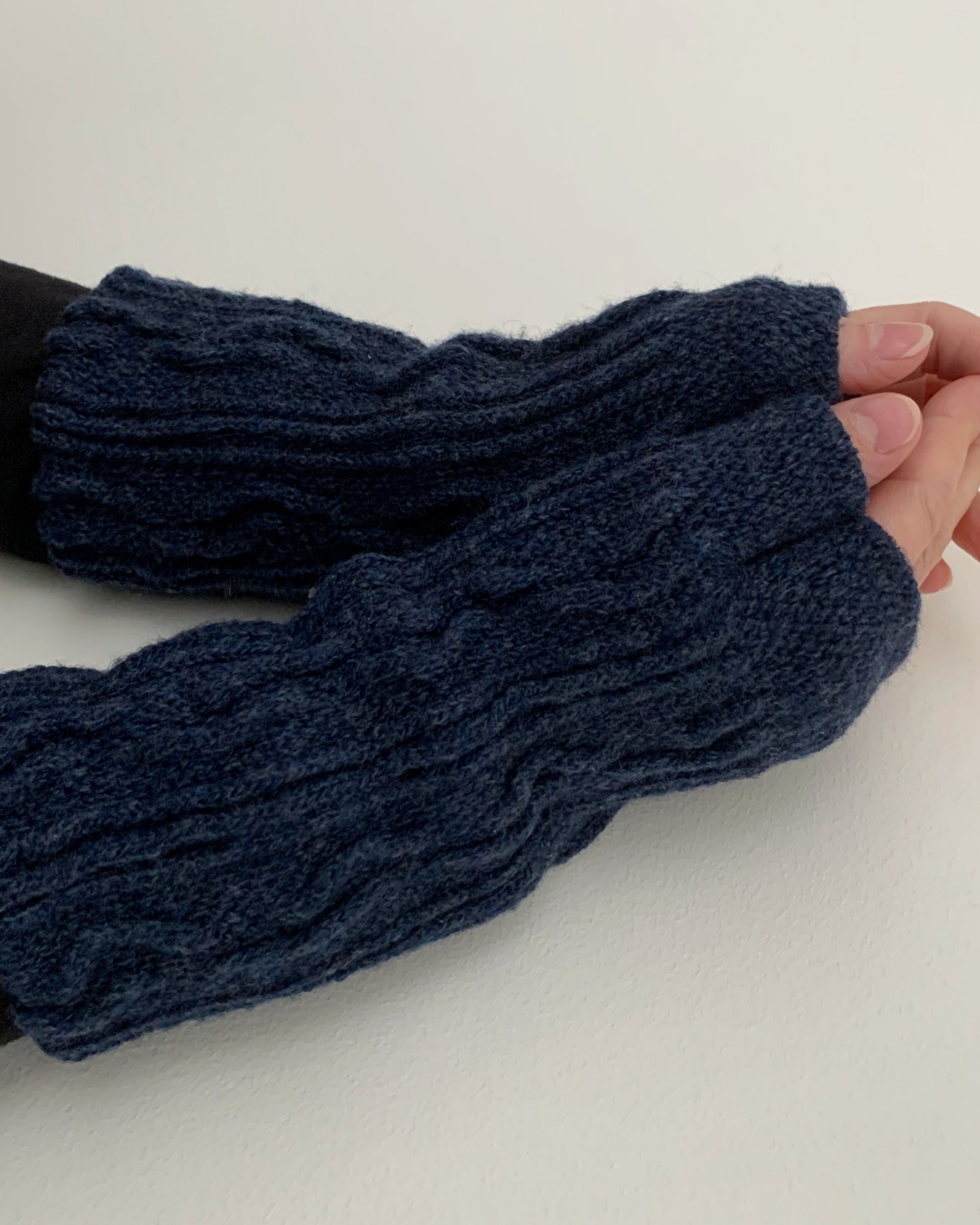 nishiguchi kutsushita : cable arm warmers ink