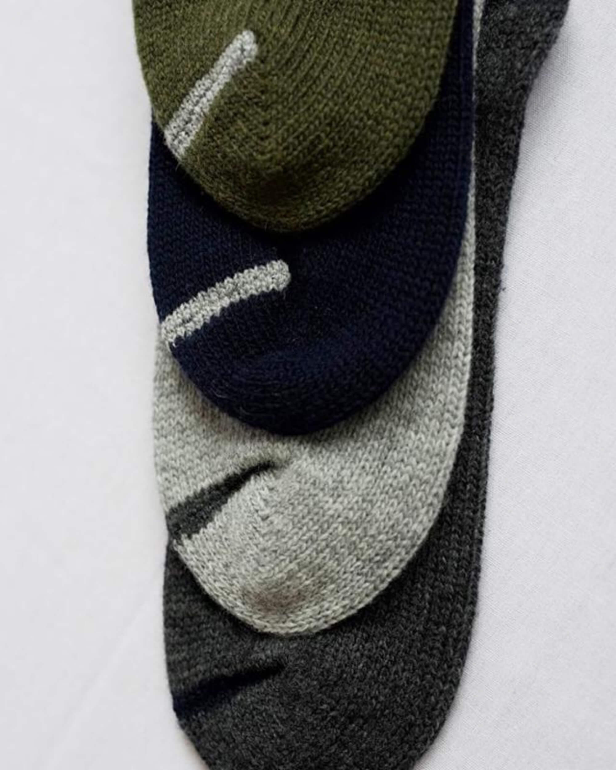 nishiguchi kutsushita : praha wool ribbed socks
