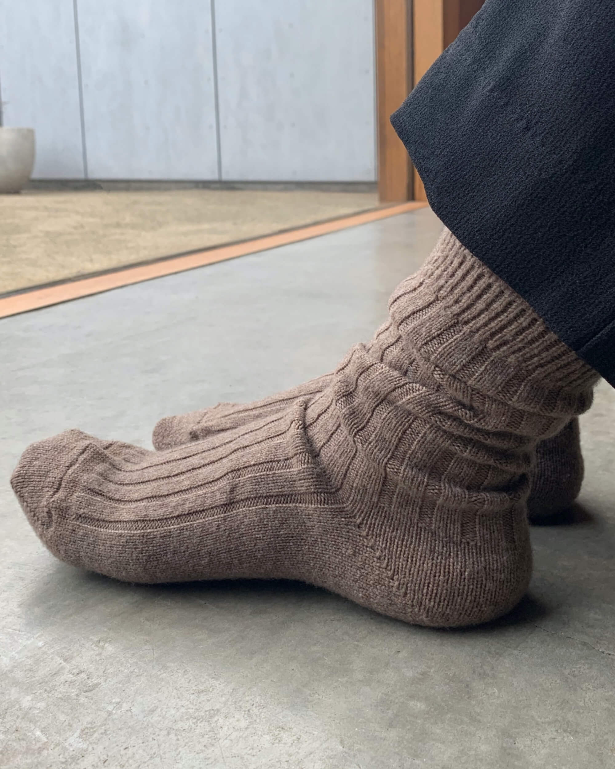 nishiguchi kutsushita : praha cashmere ribbed socks