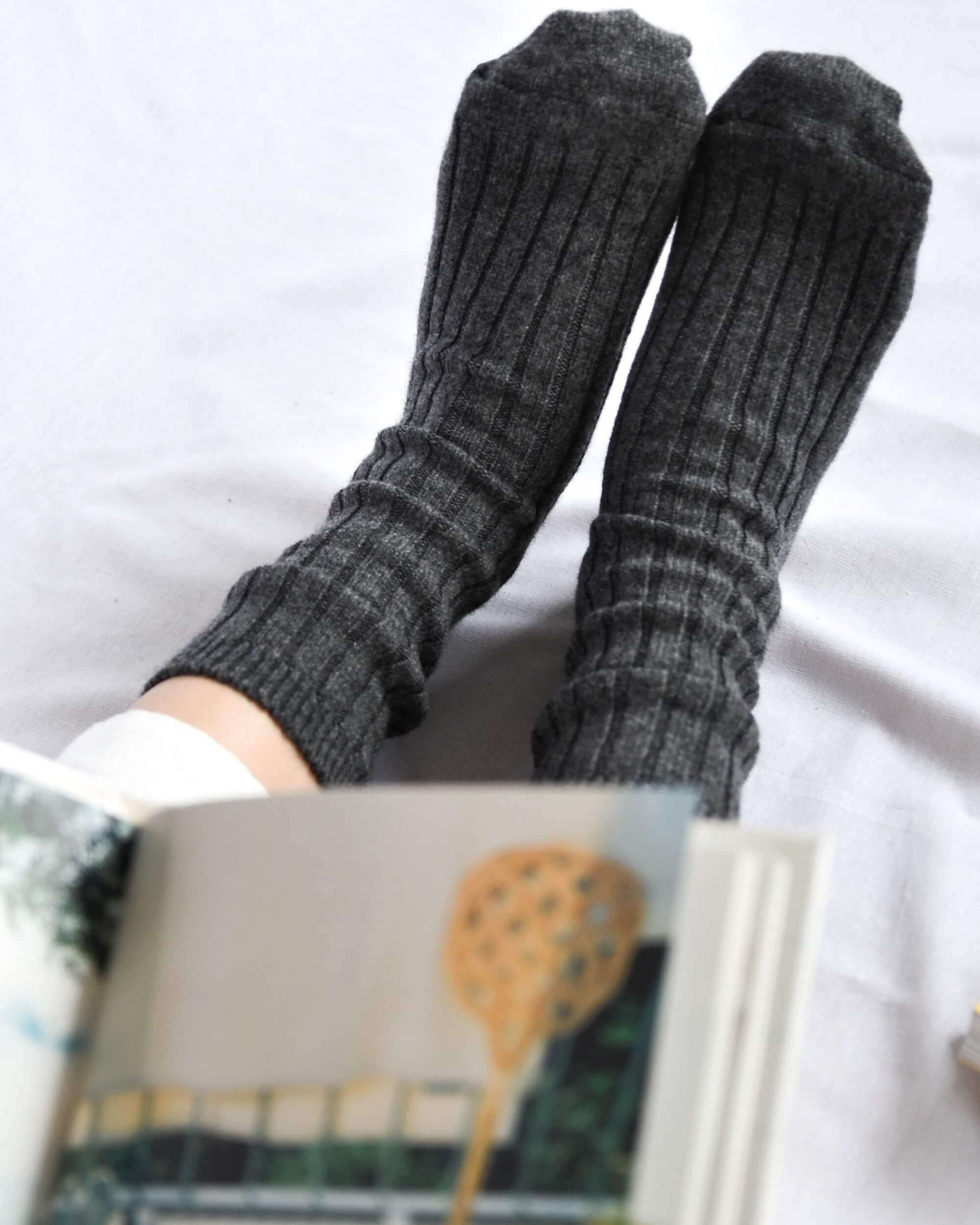 nishiguchi kutsushita : praha cashmere ribbed socks