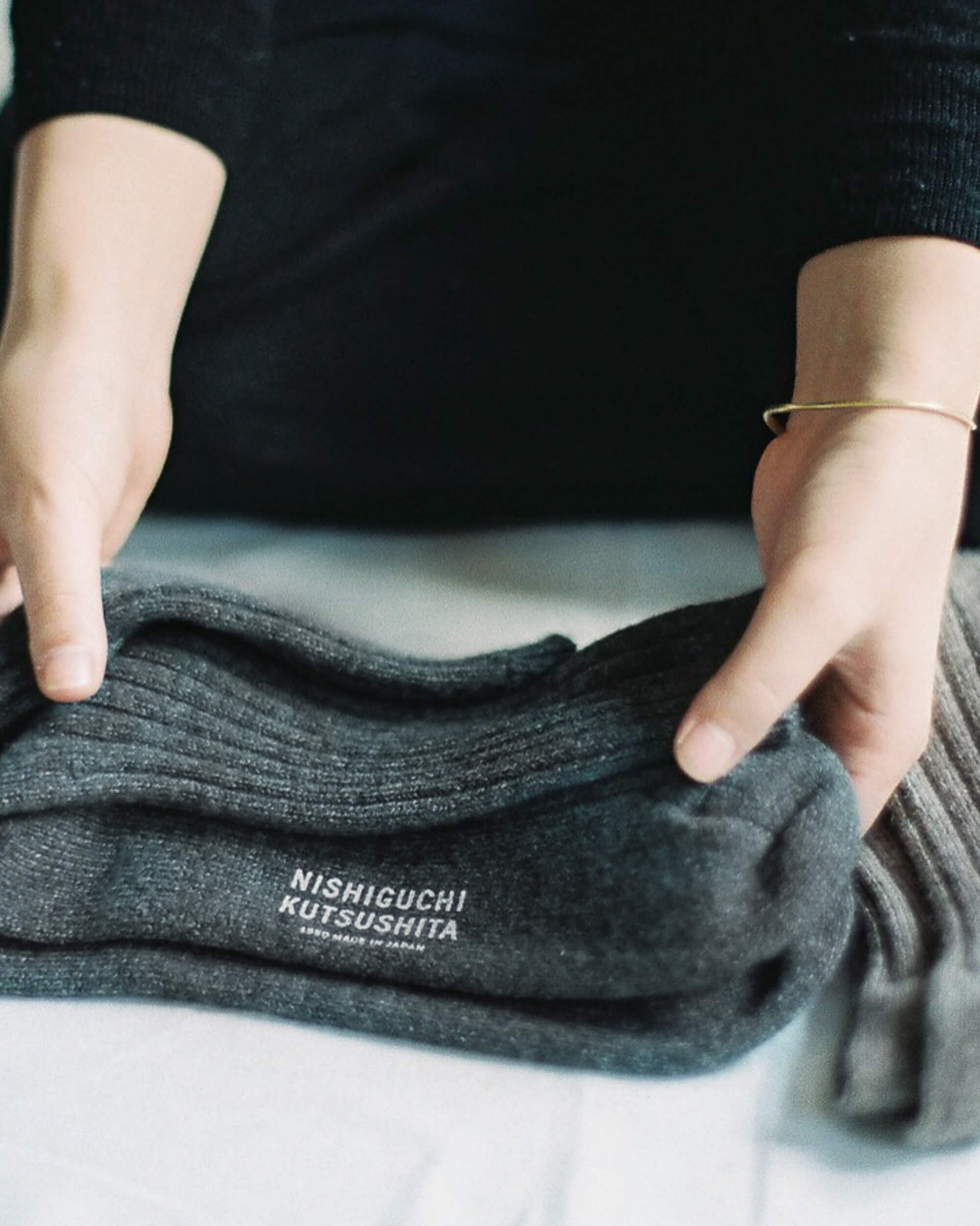 nishiguchi kutsushita : praha cashmere ribbed socks