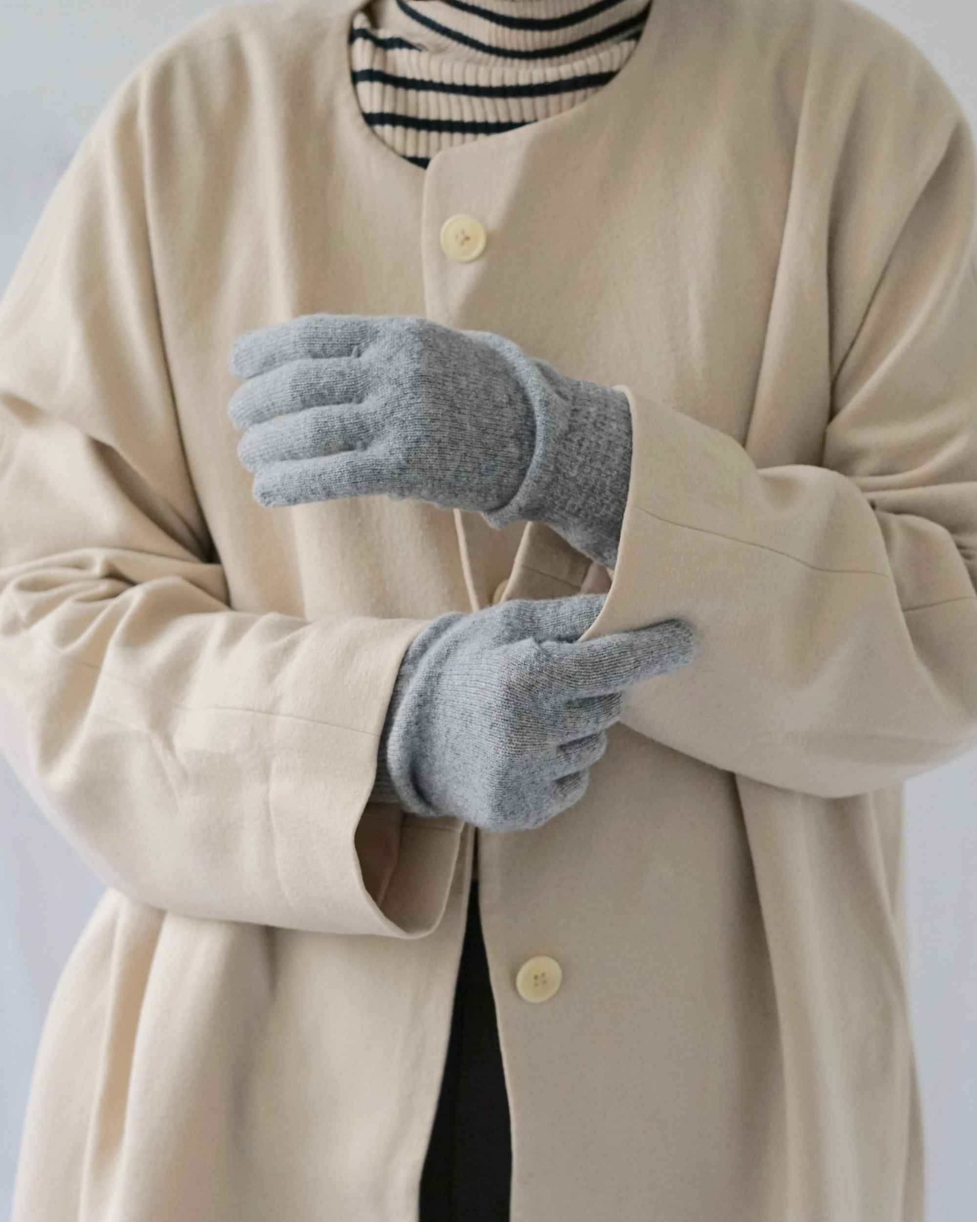 nishiguchi kutsushita : merino wool gloves