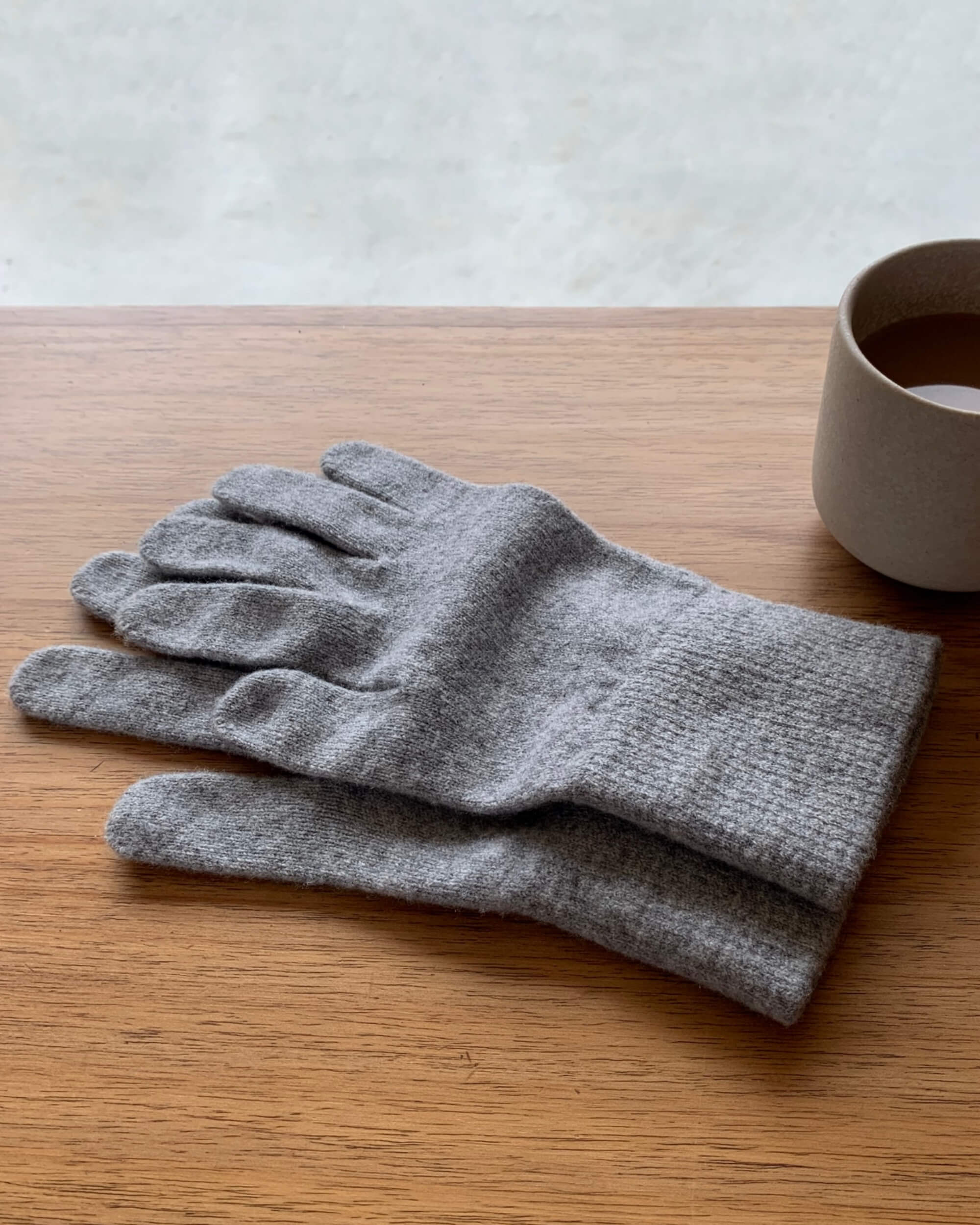 nishiguchi kutsushita : merino wool gloves