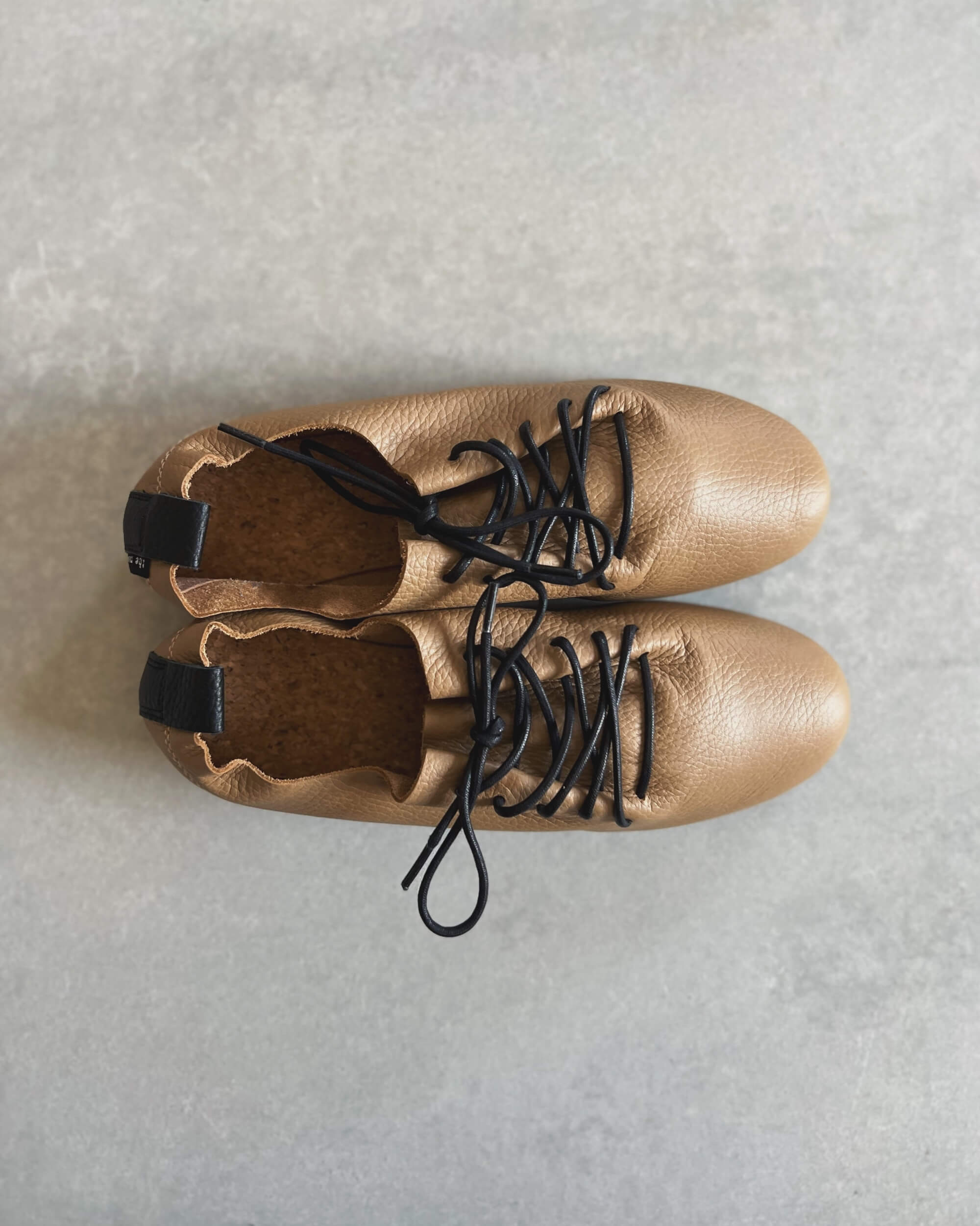 swaanarlberg : japanese leather shoes in cappuccino & carbon