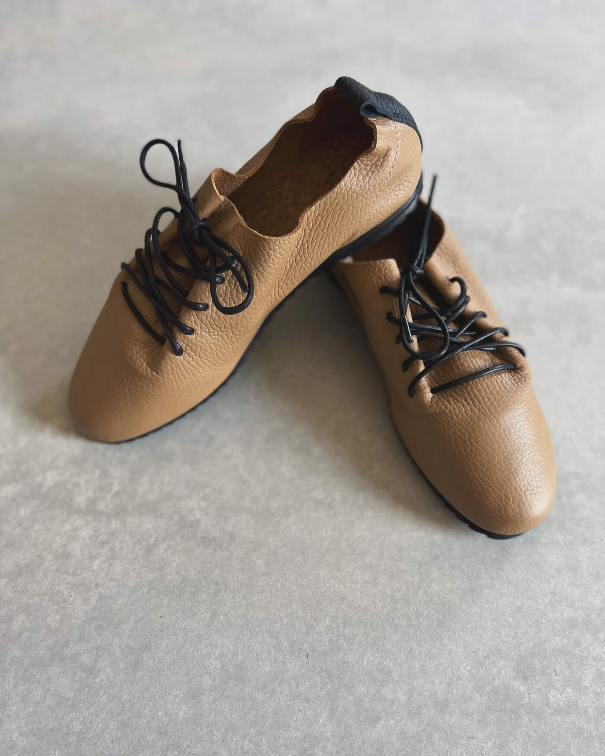 swaanarlberg : japanese leather shoes in cappuccino & carbon