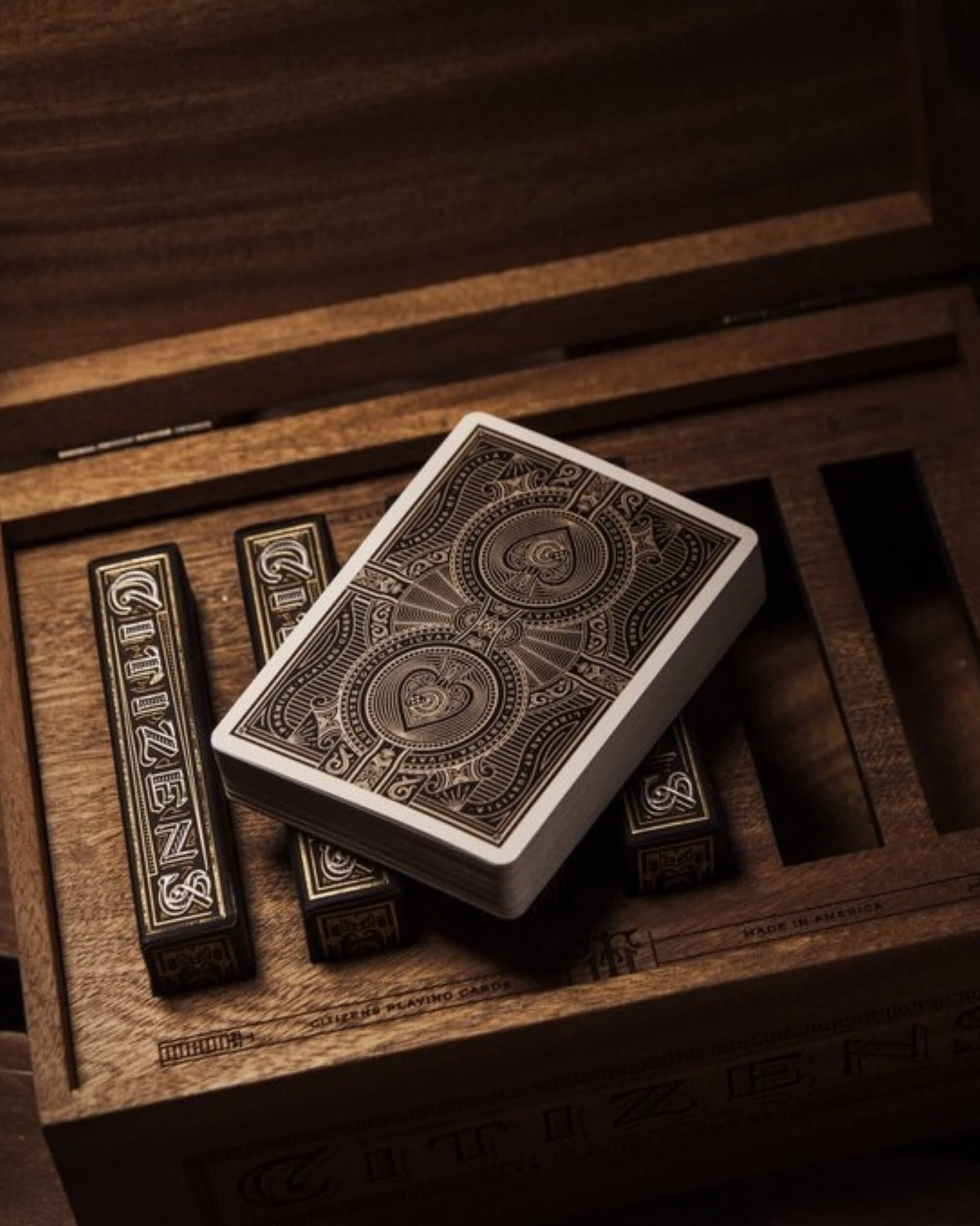 theory11 : citizens playing cards