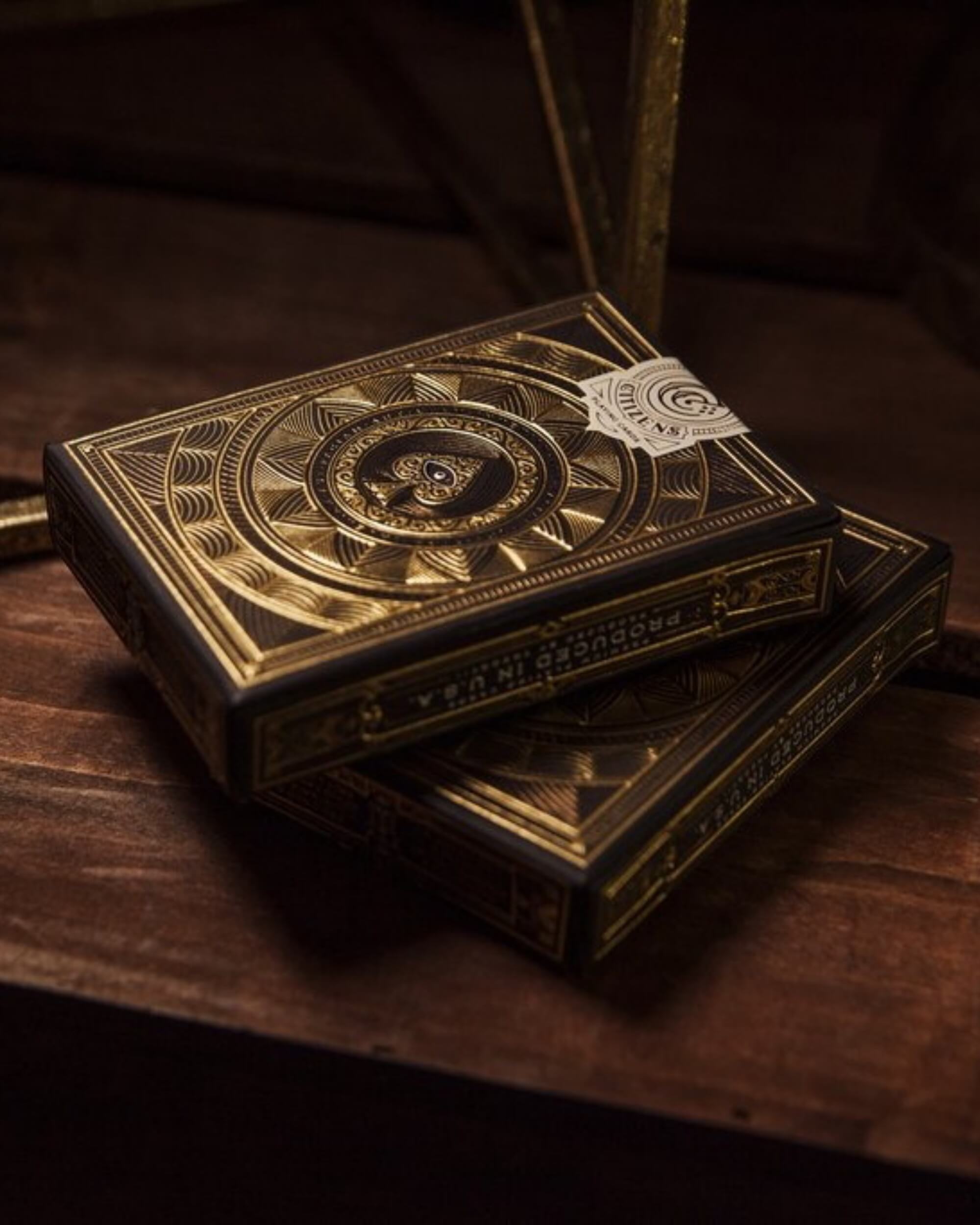 theory11 : citizens playing cards