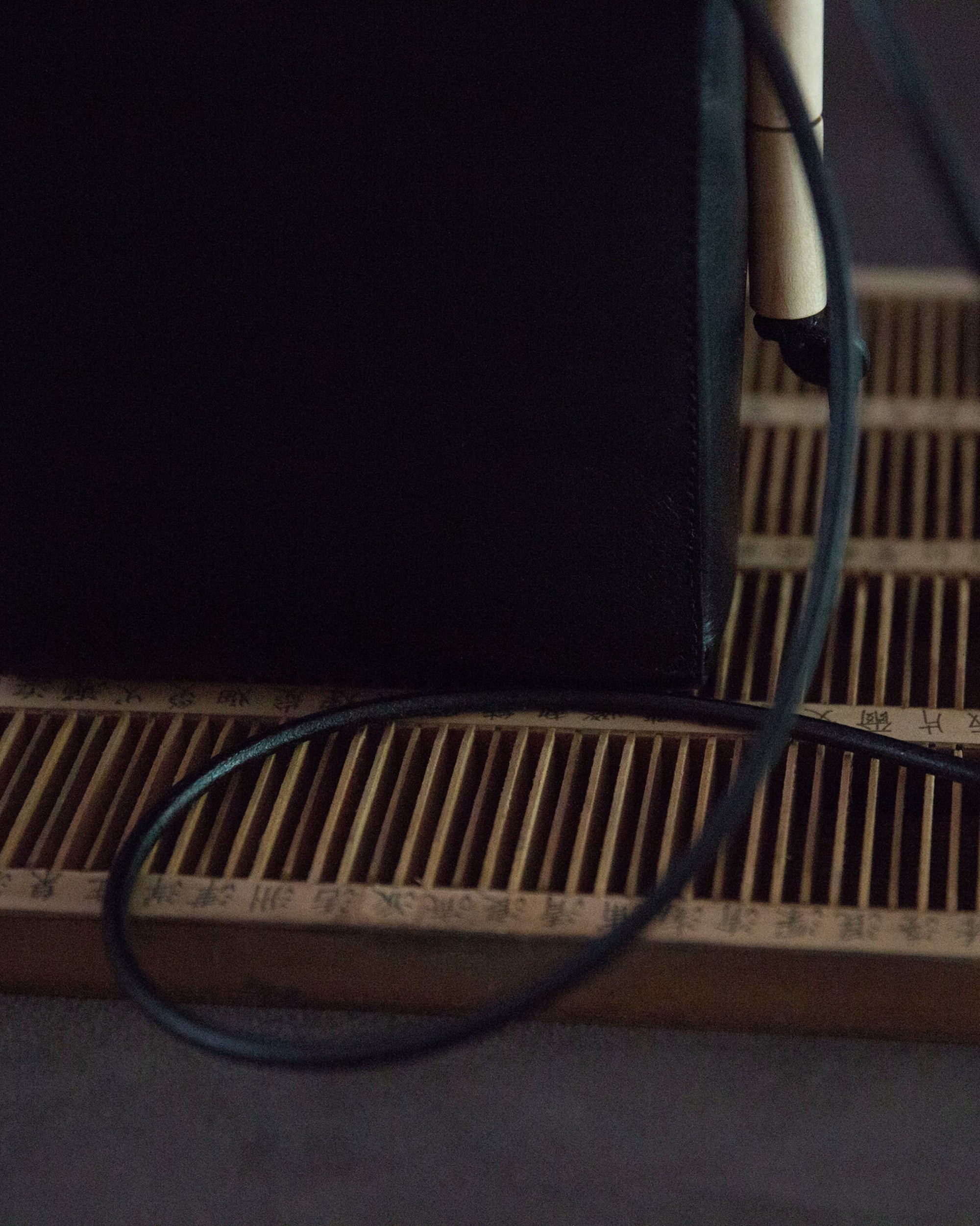 yuruku : abacus pouch in carbon