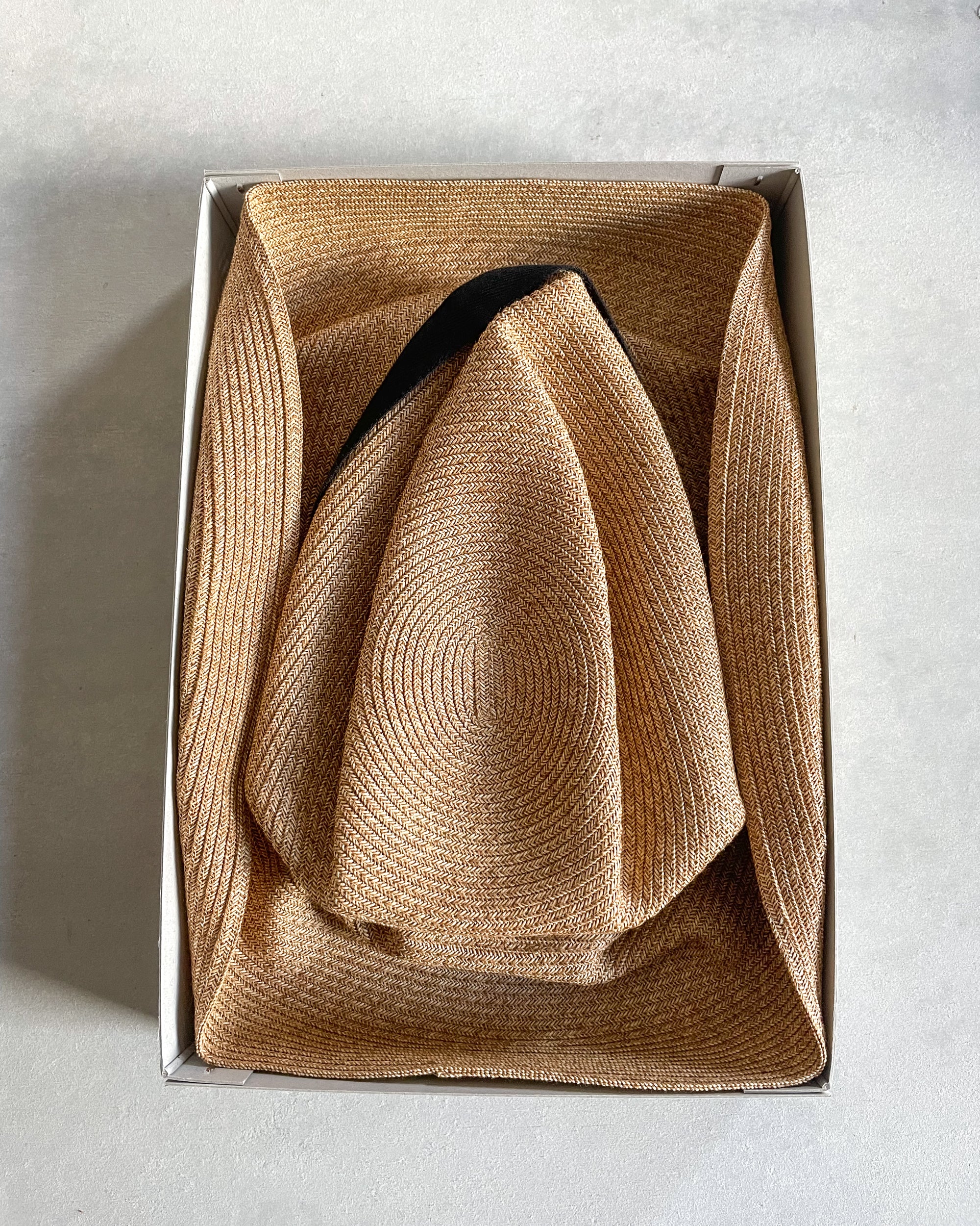 mature ha : boxed hat in barley with carbon garden ribbon