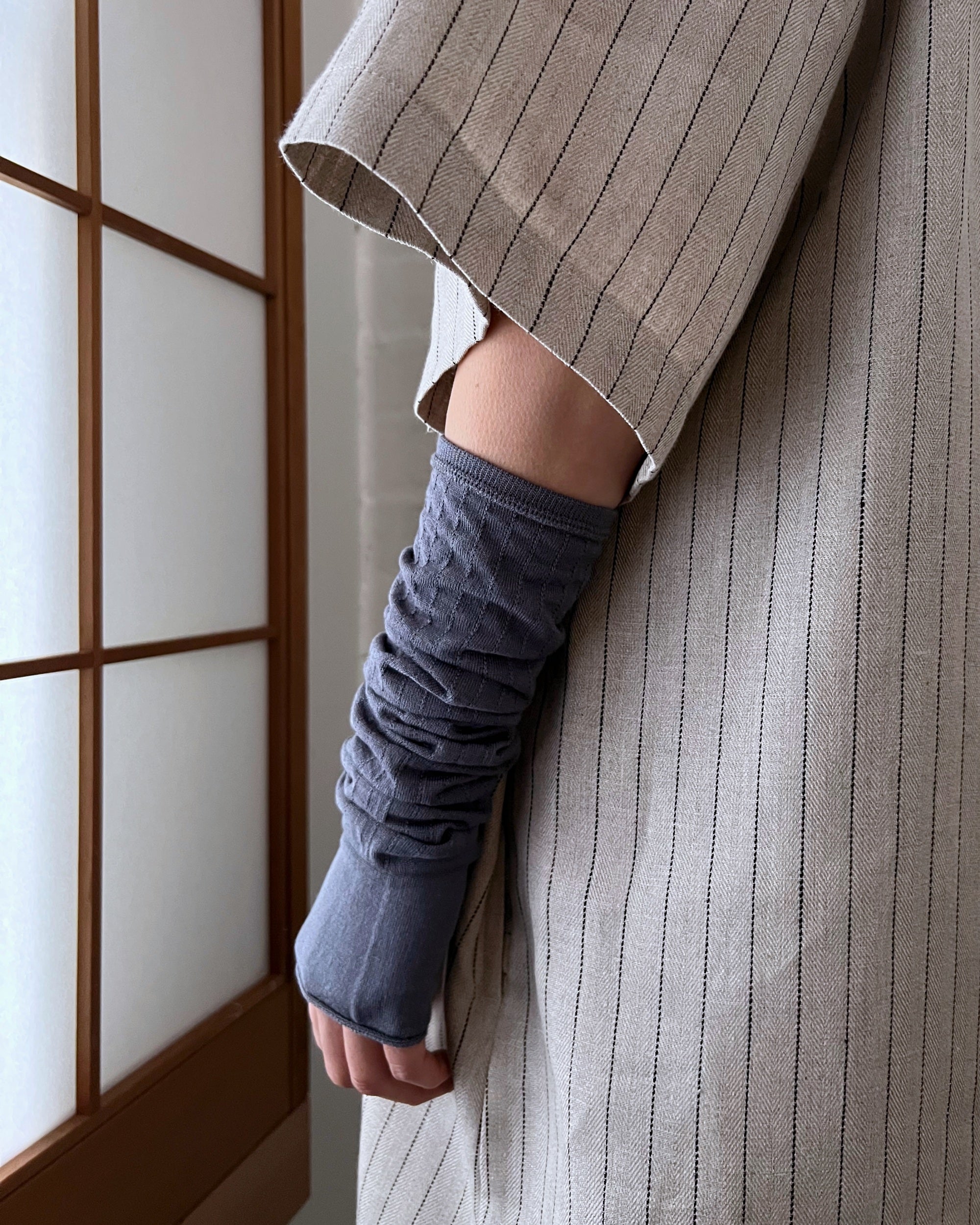 hakne : silk arm covers long