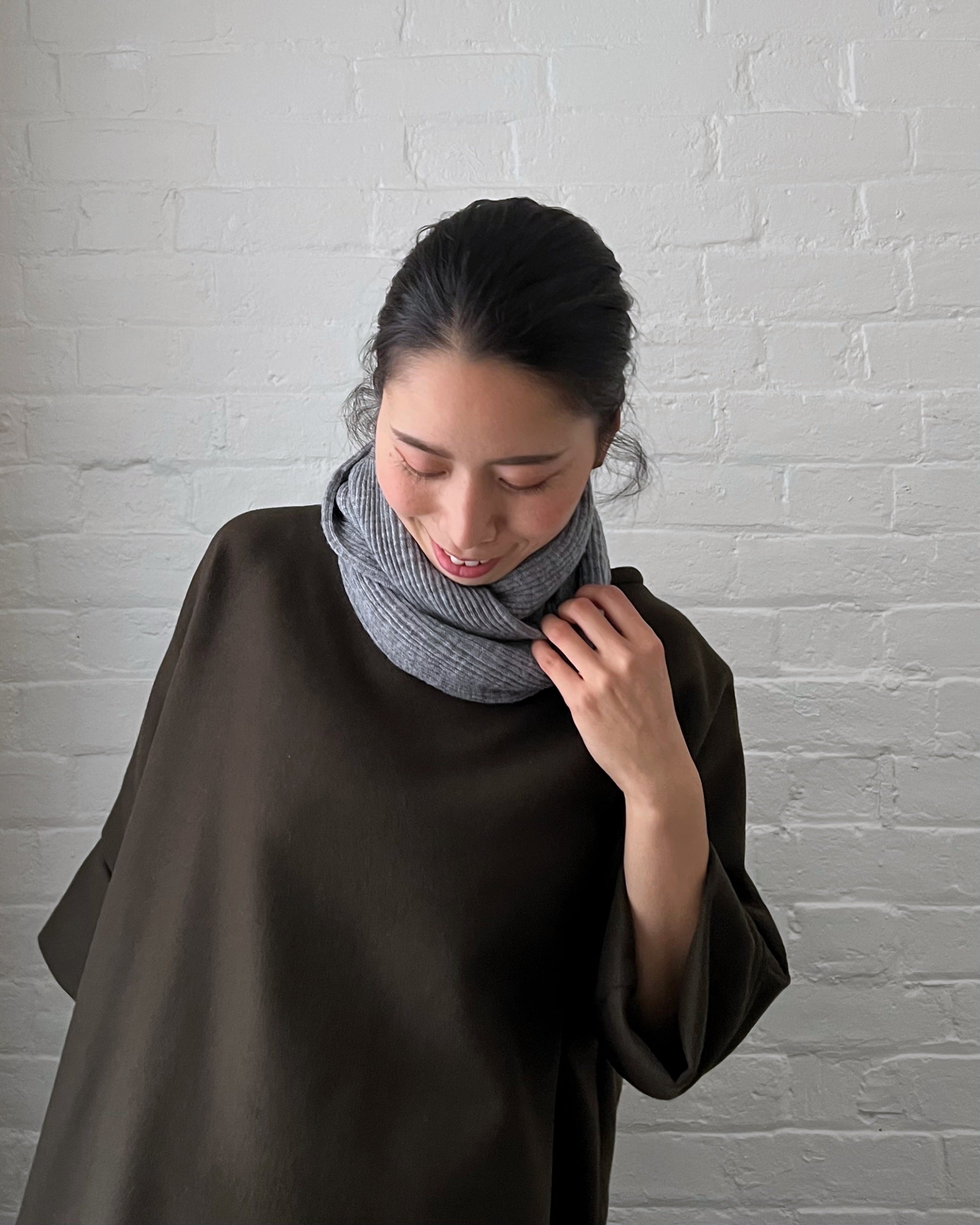 memeri : merino wool loop scarf in flint