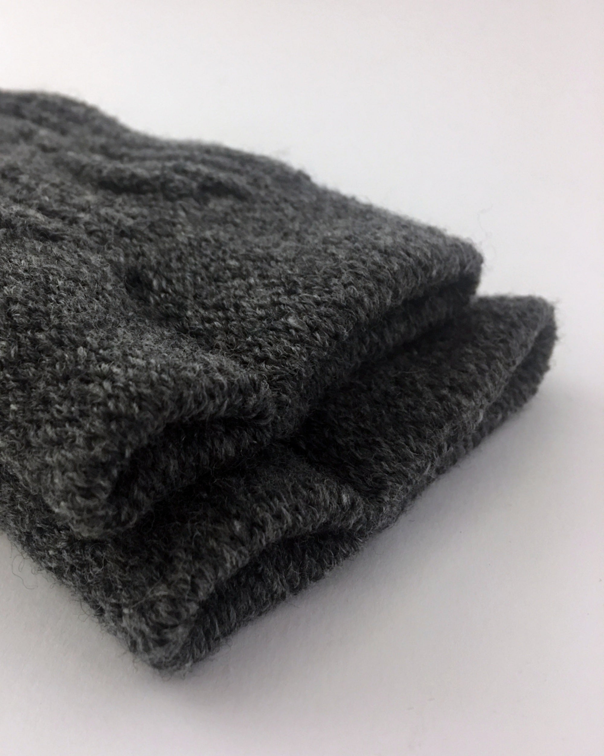 nishiguchi kutsushita : cable arm warmers slate