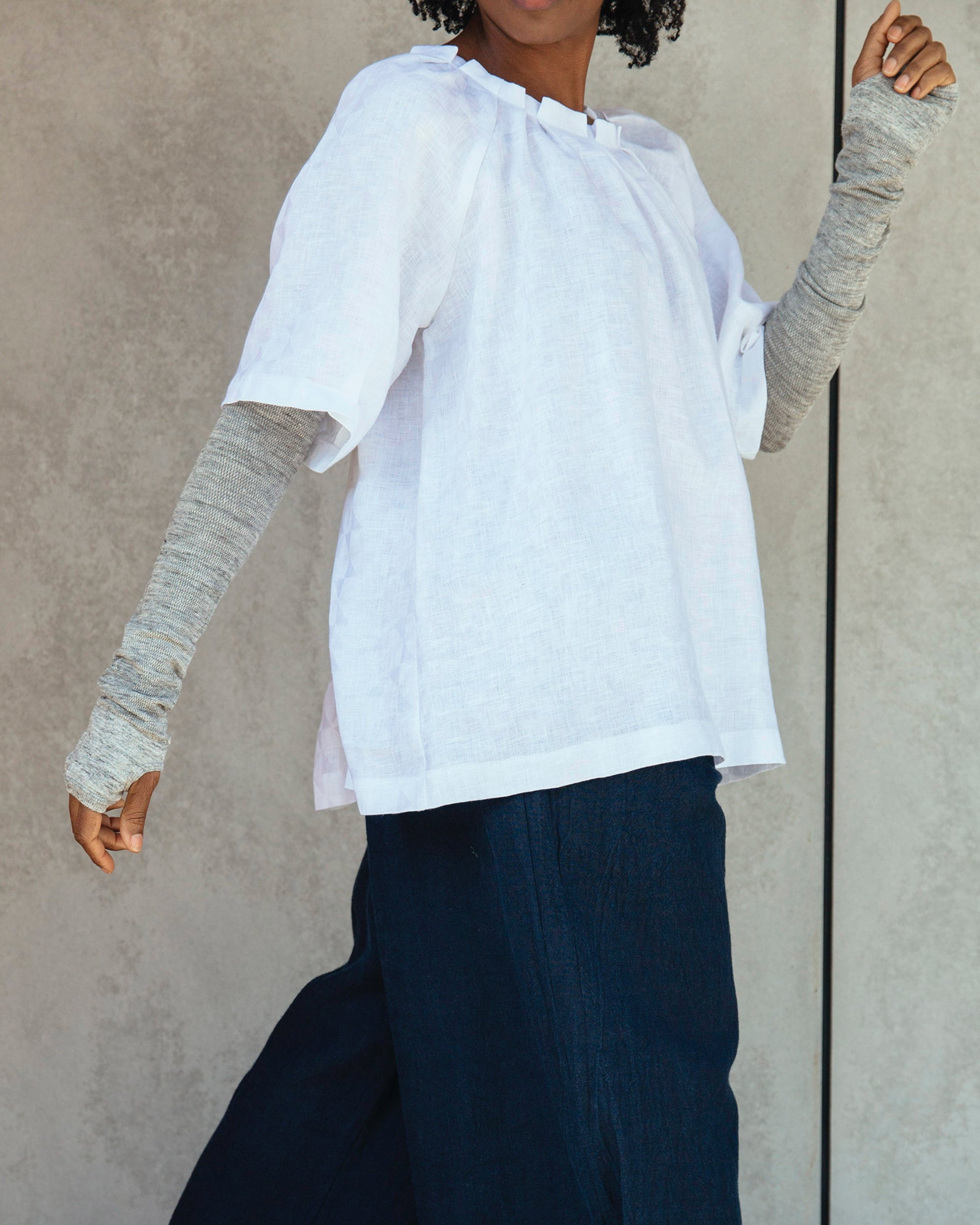 nishiguchi kutsushita : teni linen arm covers - long