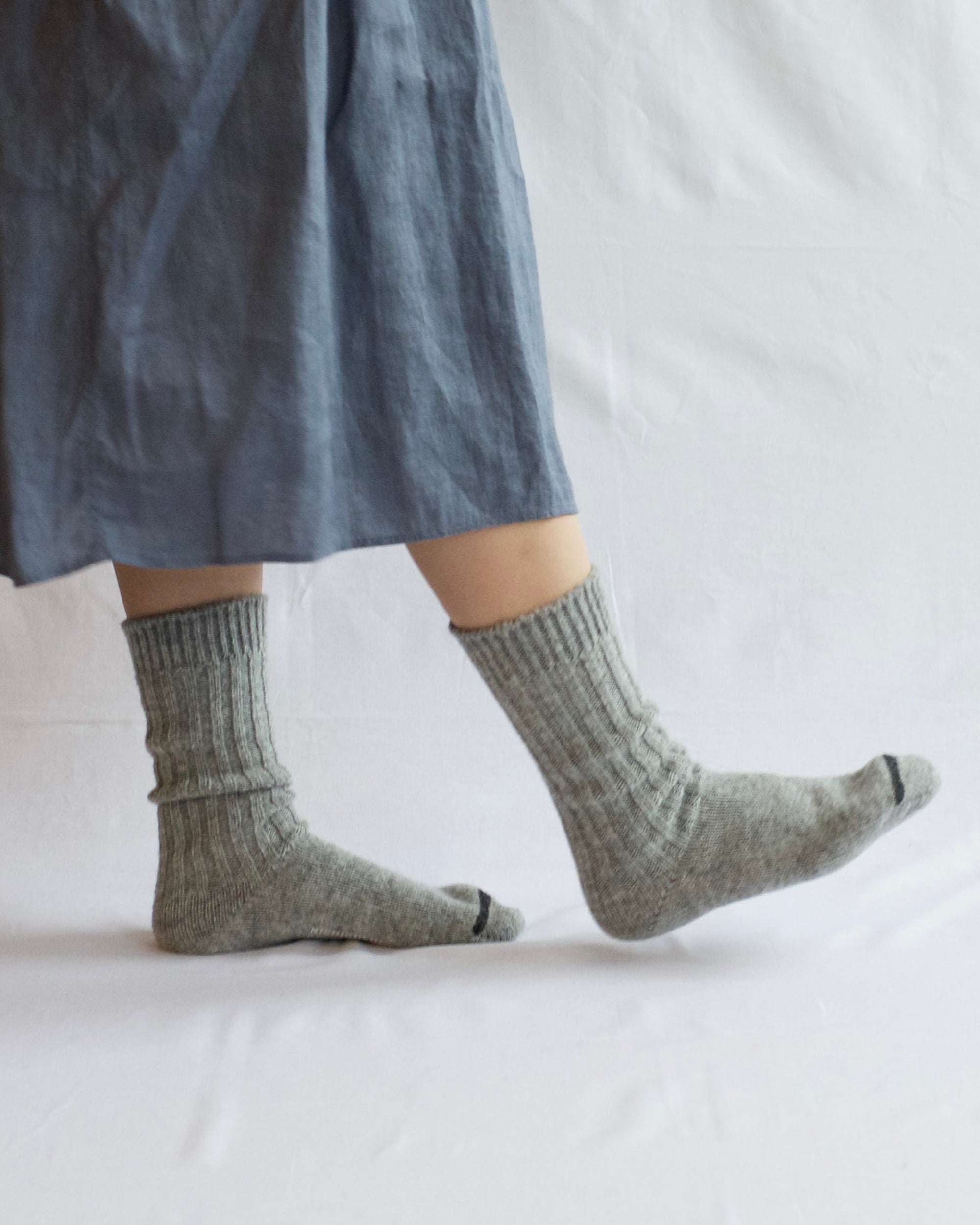 nishiguchi kutsushita : praha wool ribbed socks